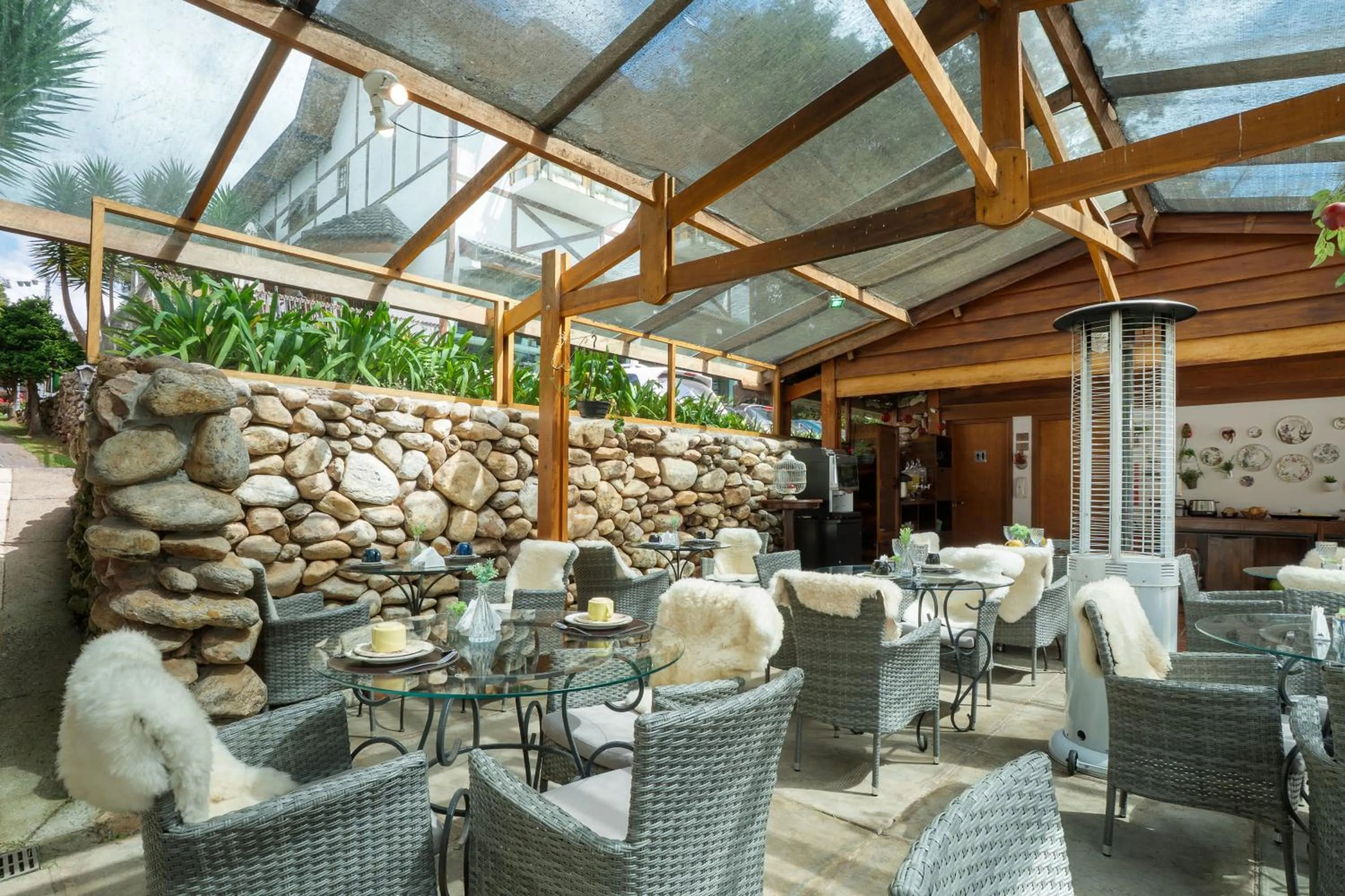 Dining area in Pousada Apple House Campos do Jordao