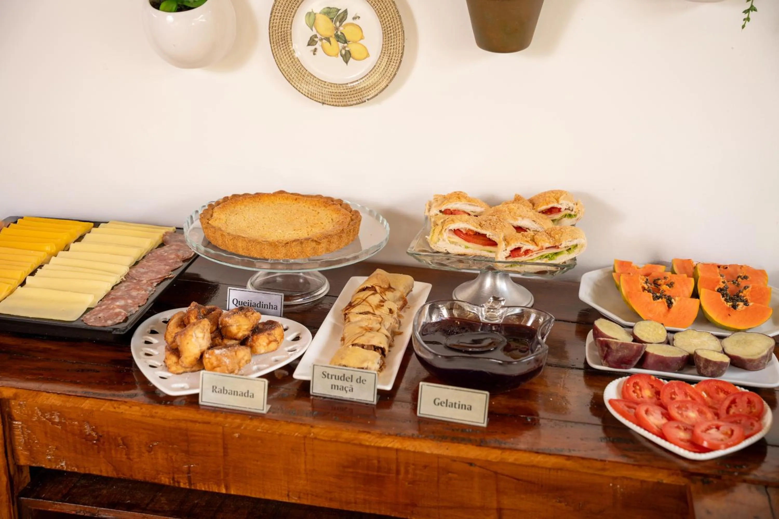 Breakfast in Pousada Apple House Campos do Jordao