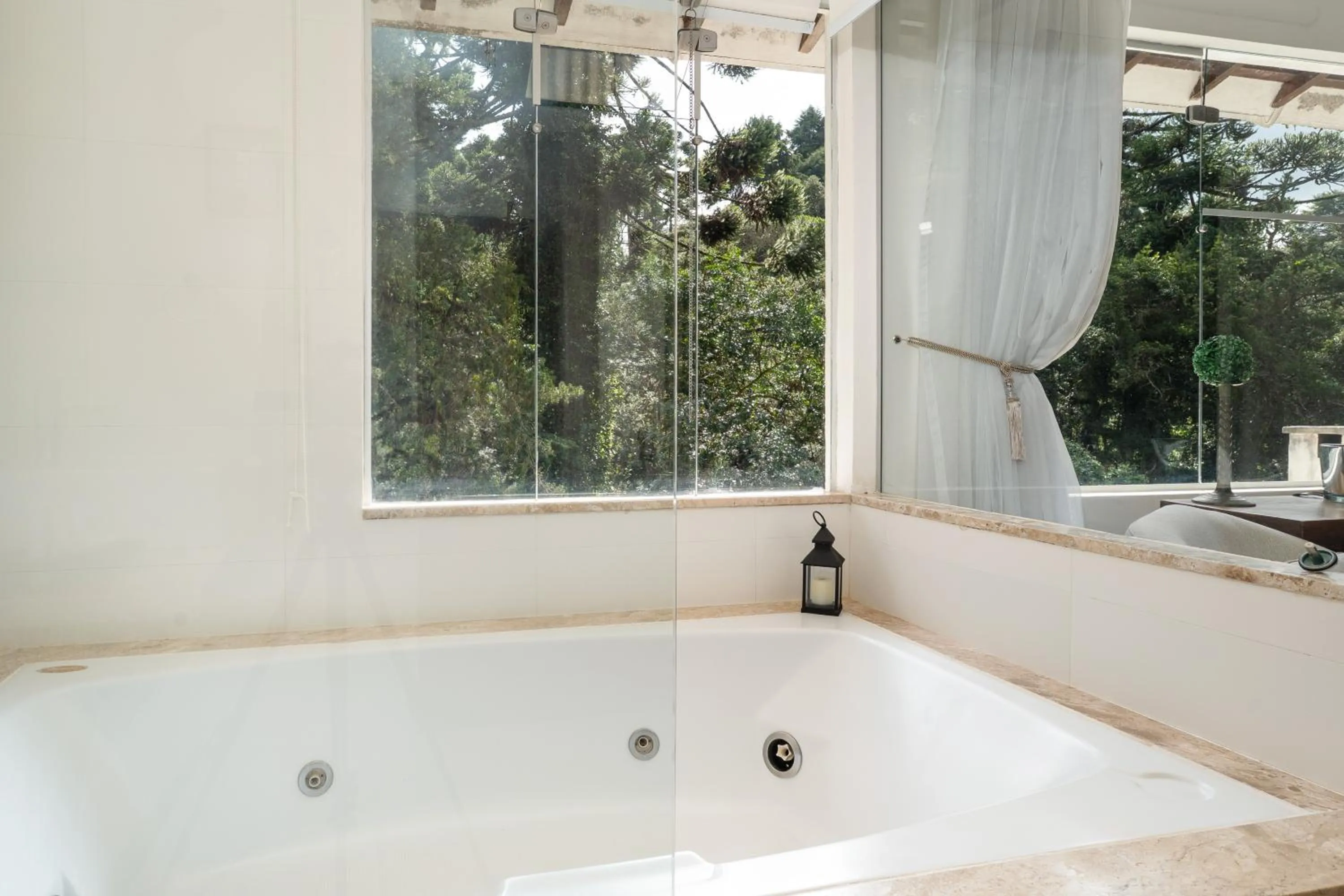 Hot Tub in Pousada Apple House Campos do Jordao