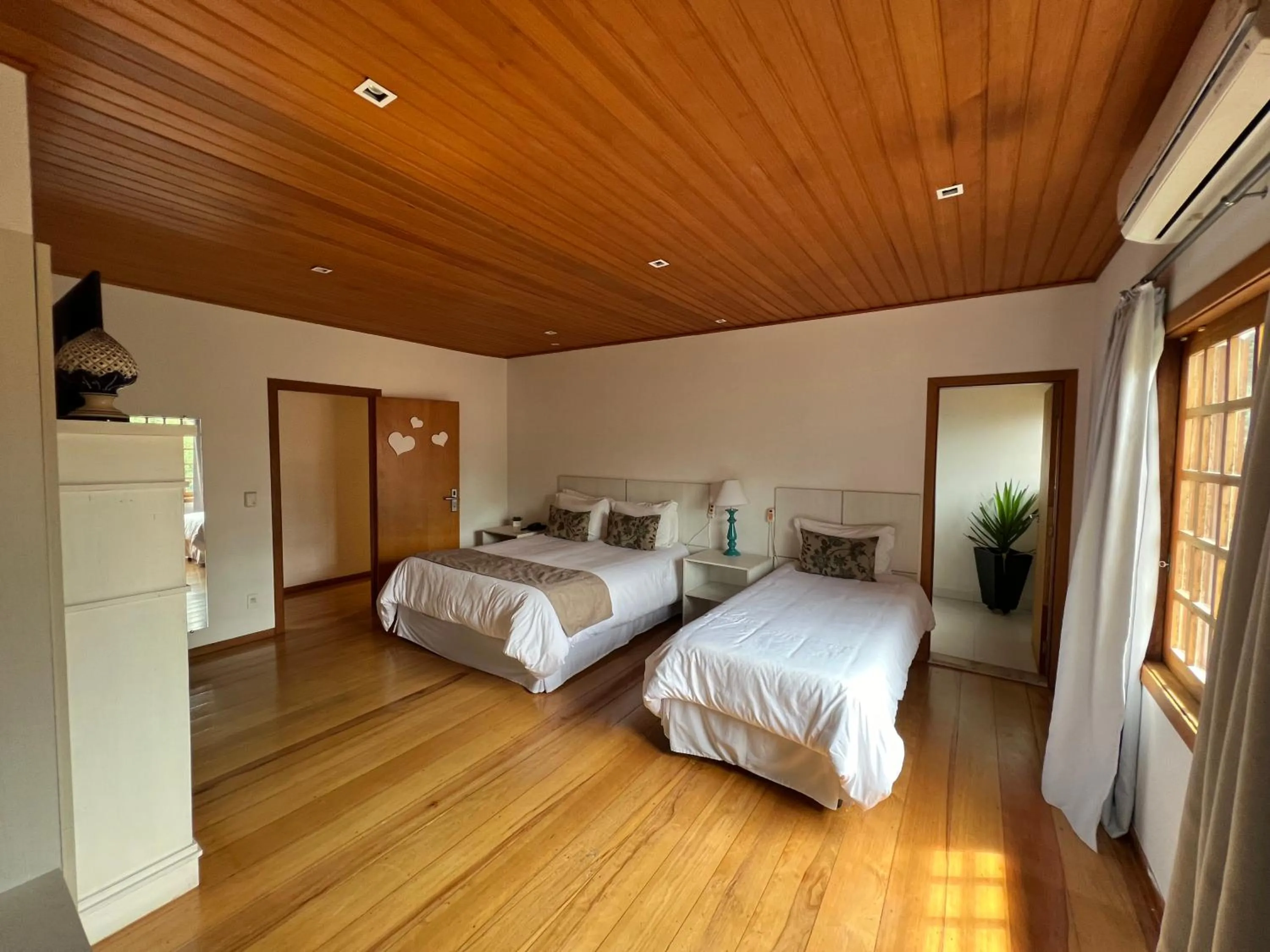 Superior Suite with Fireplace in Pousada Apple House Campos do Jordao