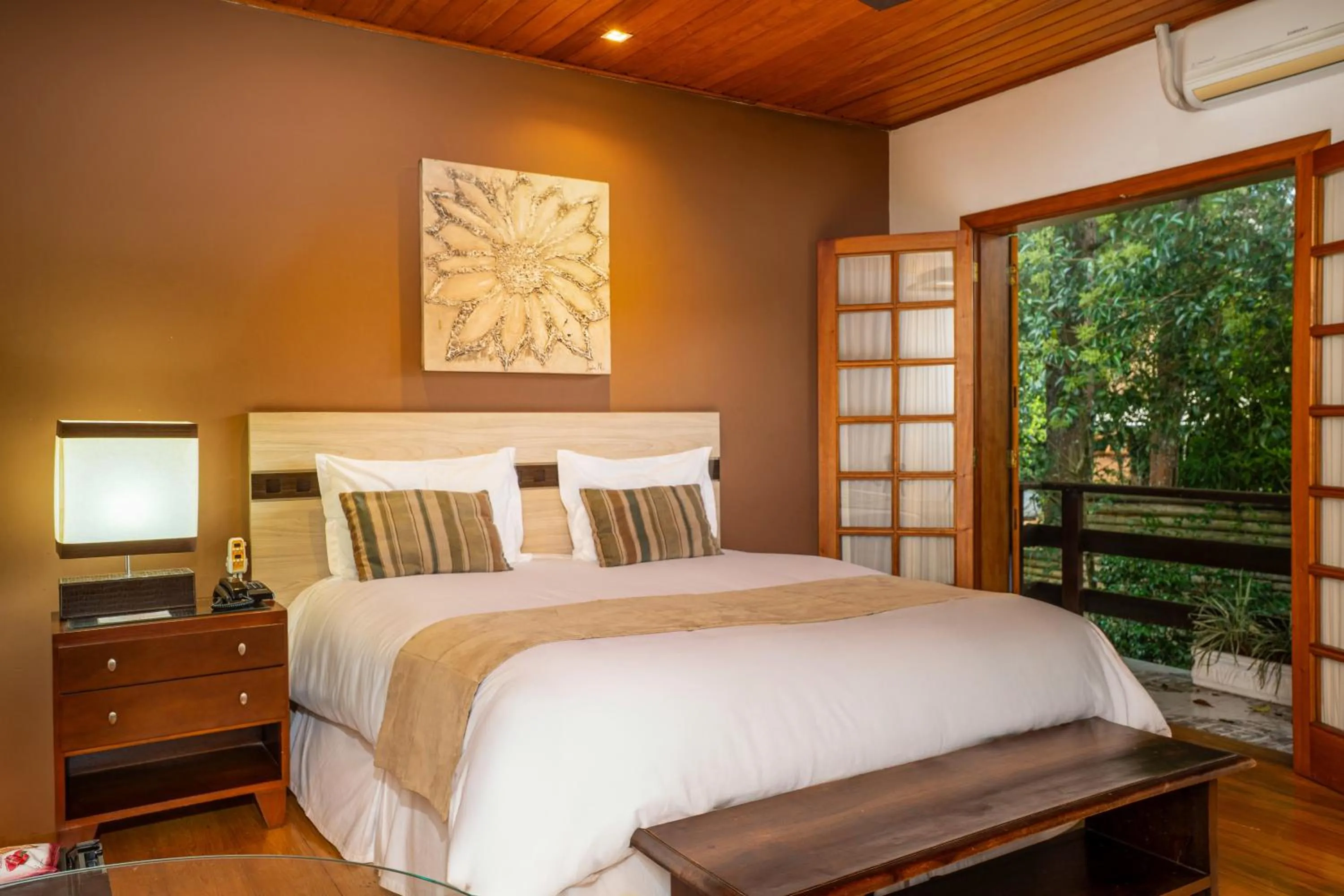 Photo of the whole room, Bed in Pousada Apple House Campos do Jordao