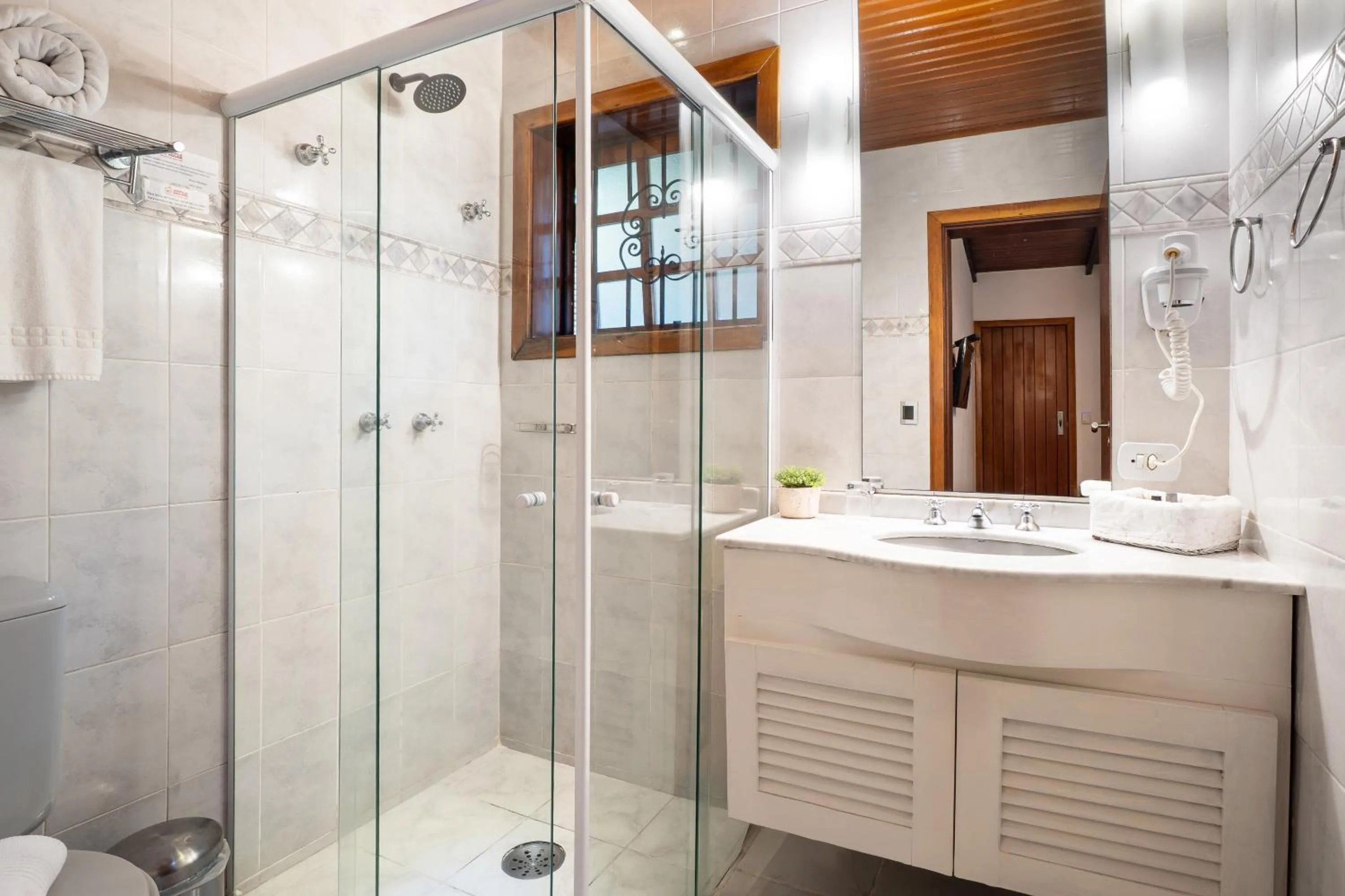 Bathroom in Pousada Apple House Campos do Jordao