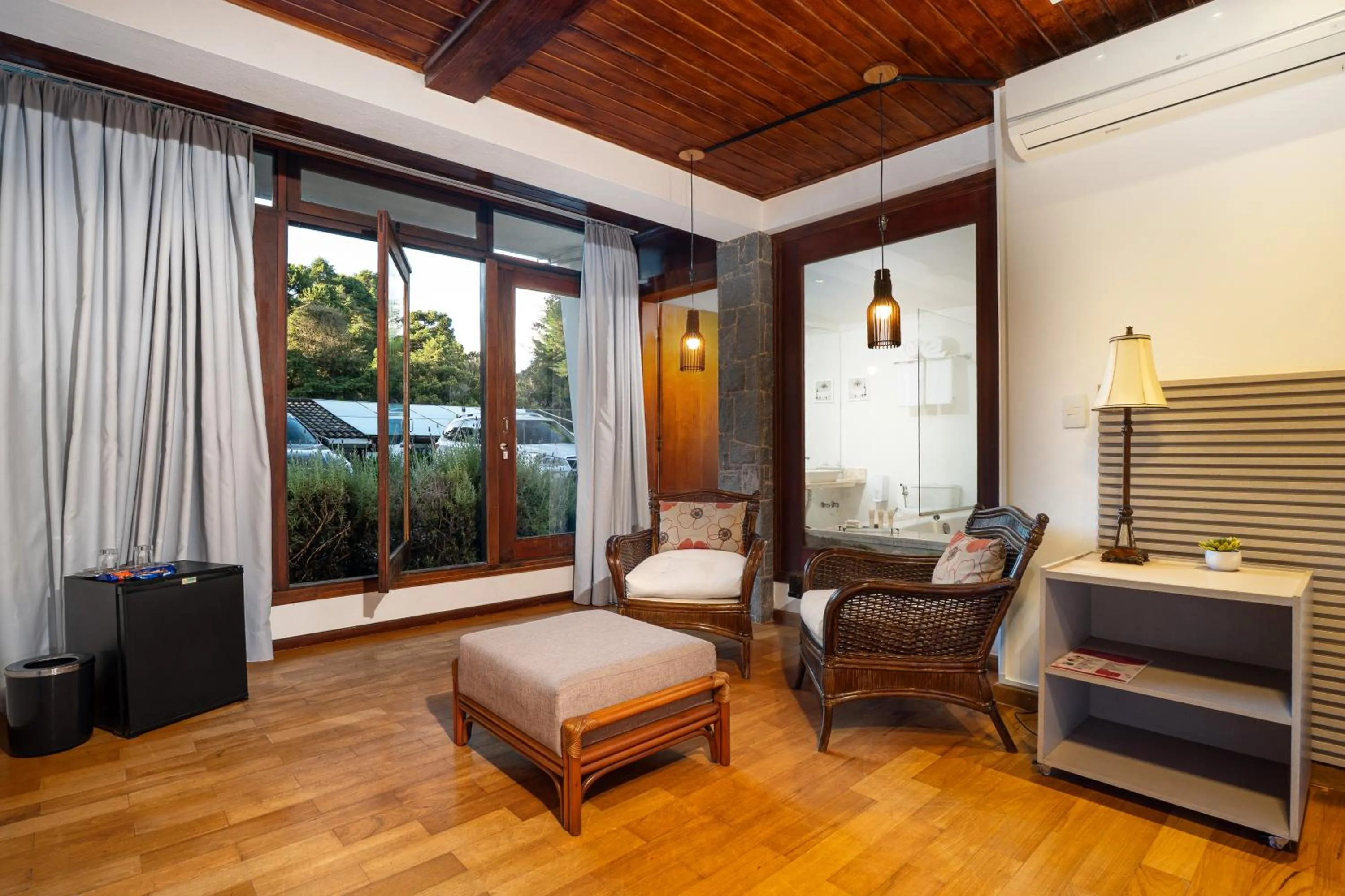 Photo of the whole room in Pousada Apple House Campos do Jordao