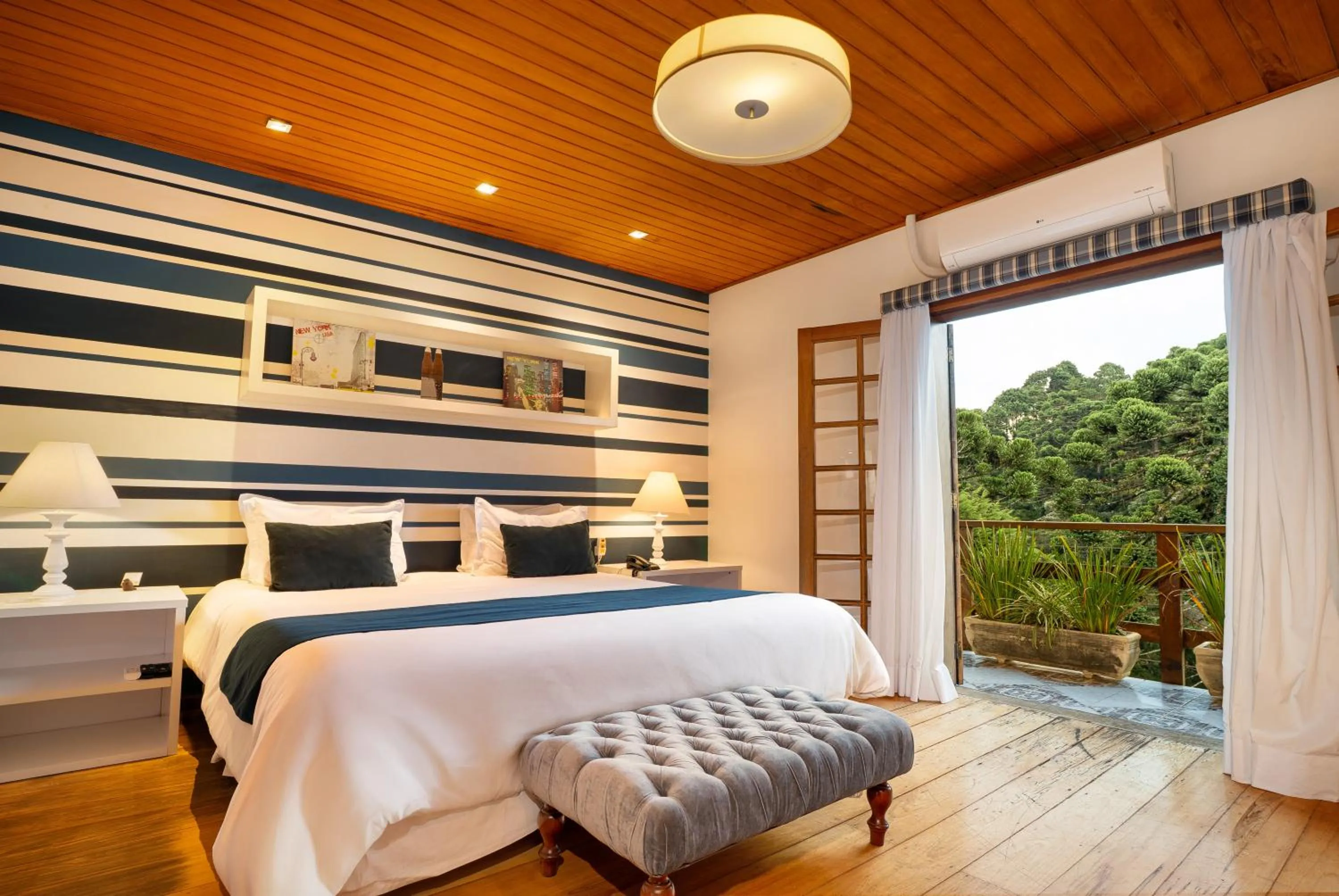 Photo of the whole room, Bed in Pousada Apple House Campos do Jordao