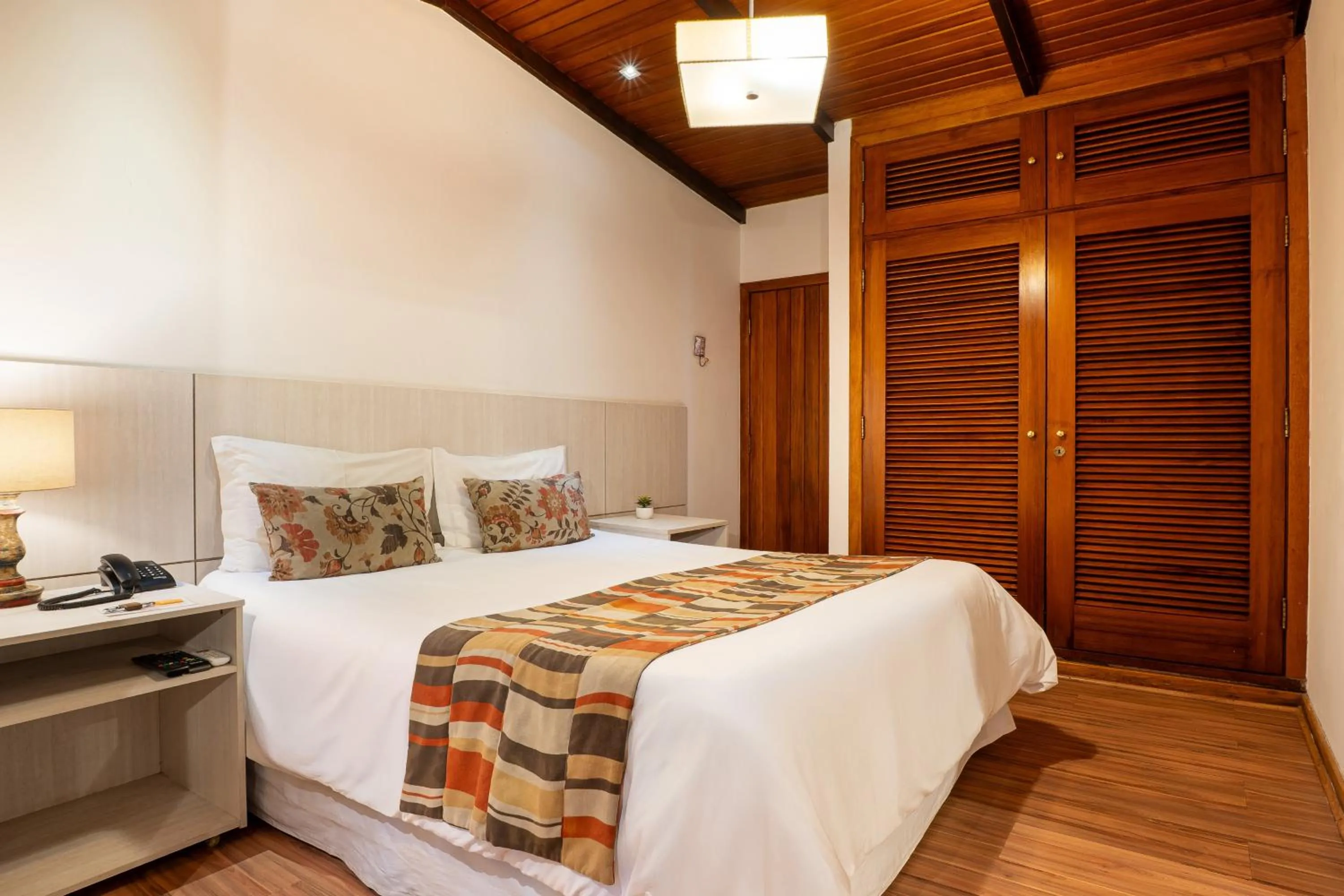 Photo of the whole room, Bed in Pousada Apple House Campos do Jordao