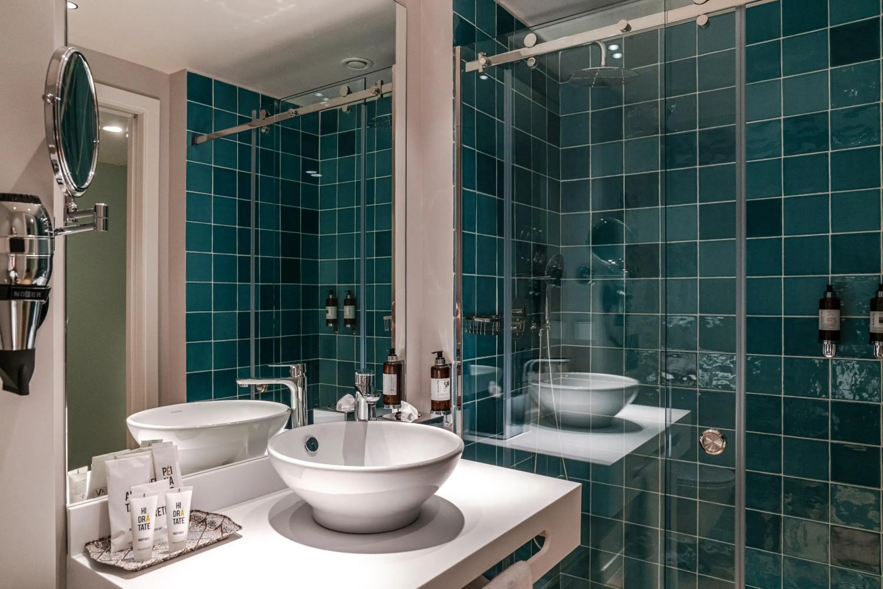 Shower in Vincci Bonjardim