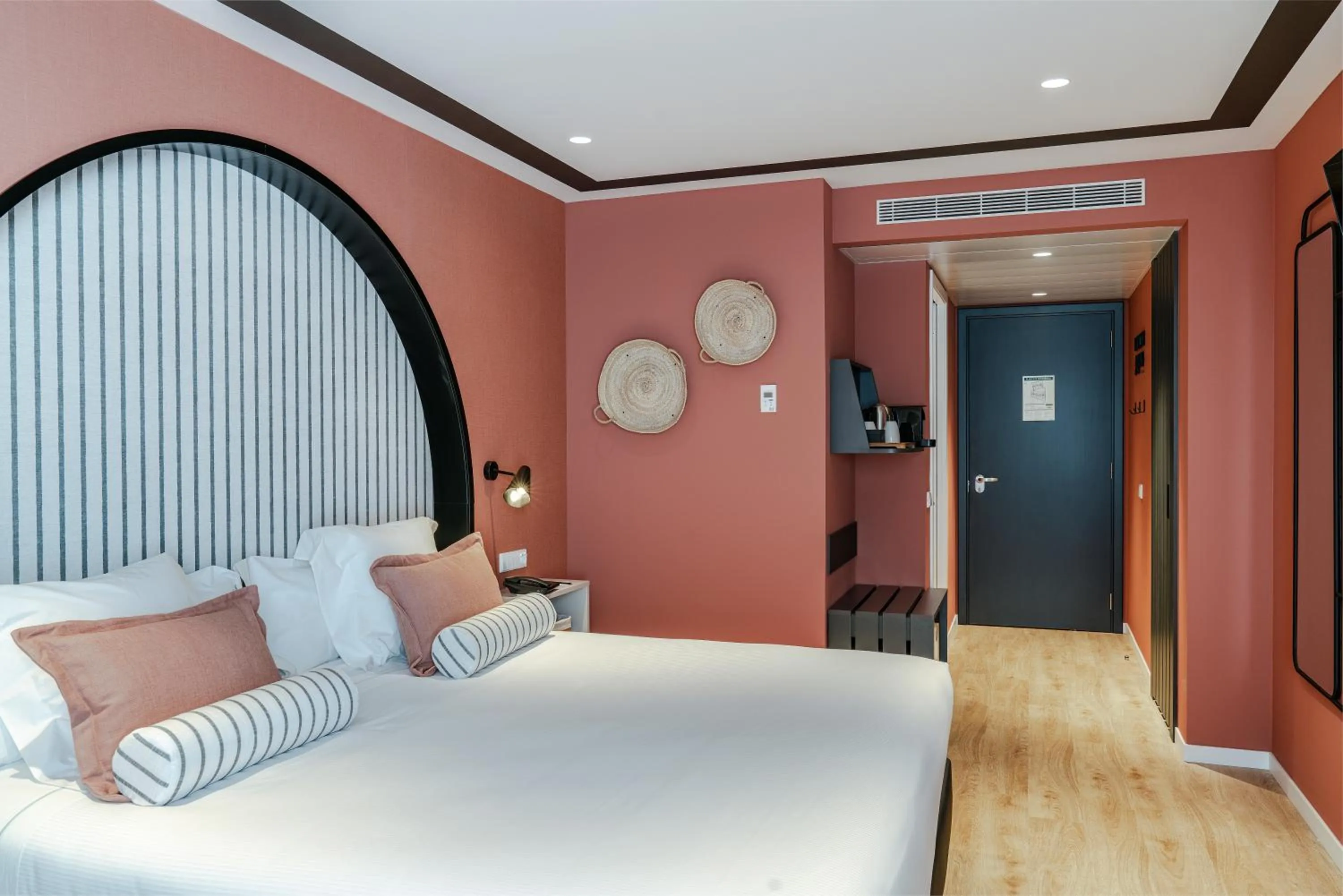 Photo of the whole room, Bed in Vincci Bonjardim