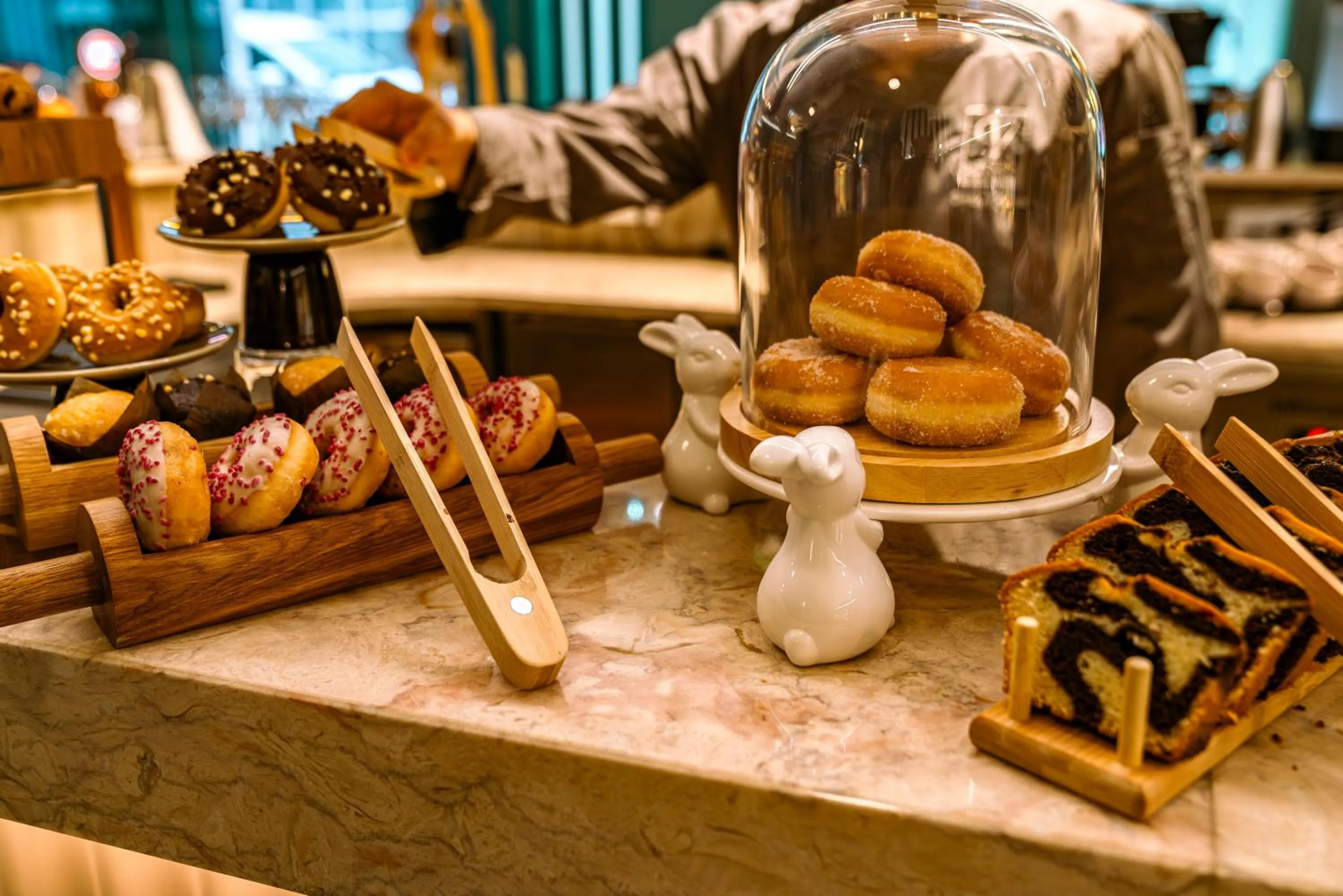 Buffet breakfast in Vincci Bonjardim