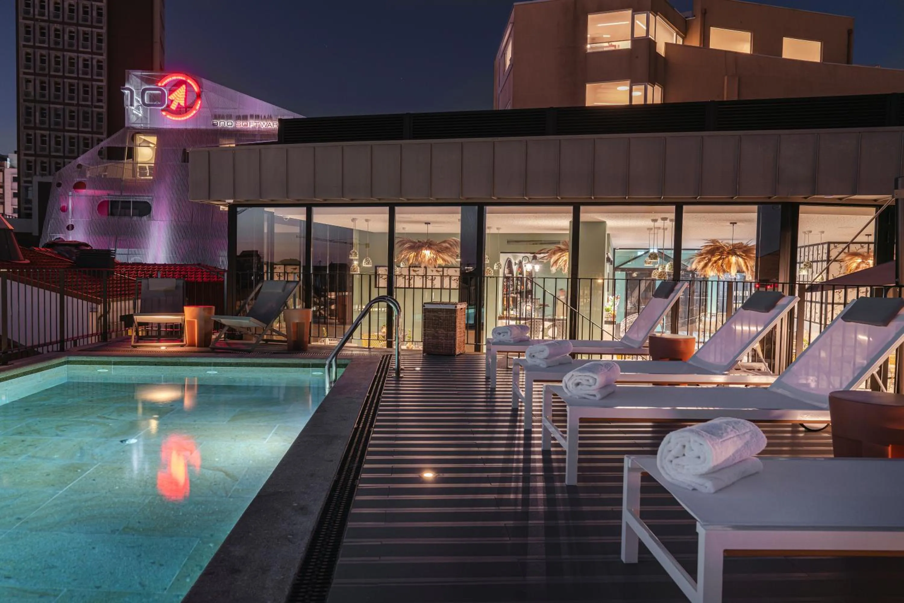 Swimming pool in Vincci Bonjardim