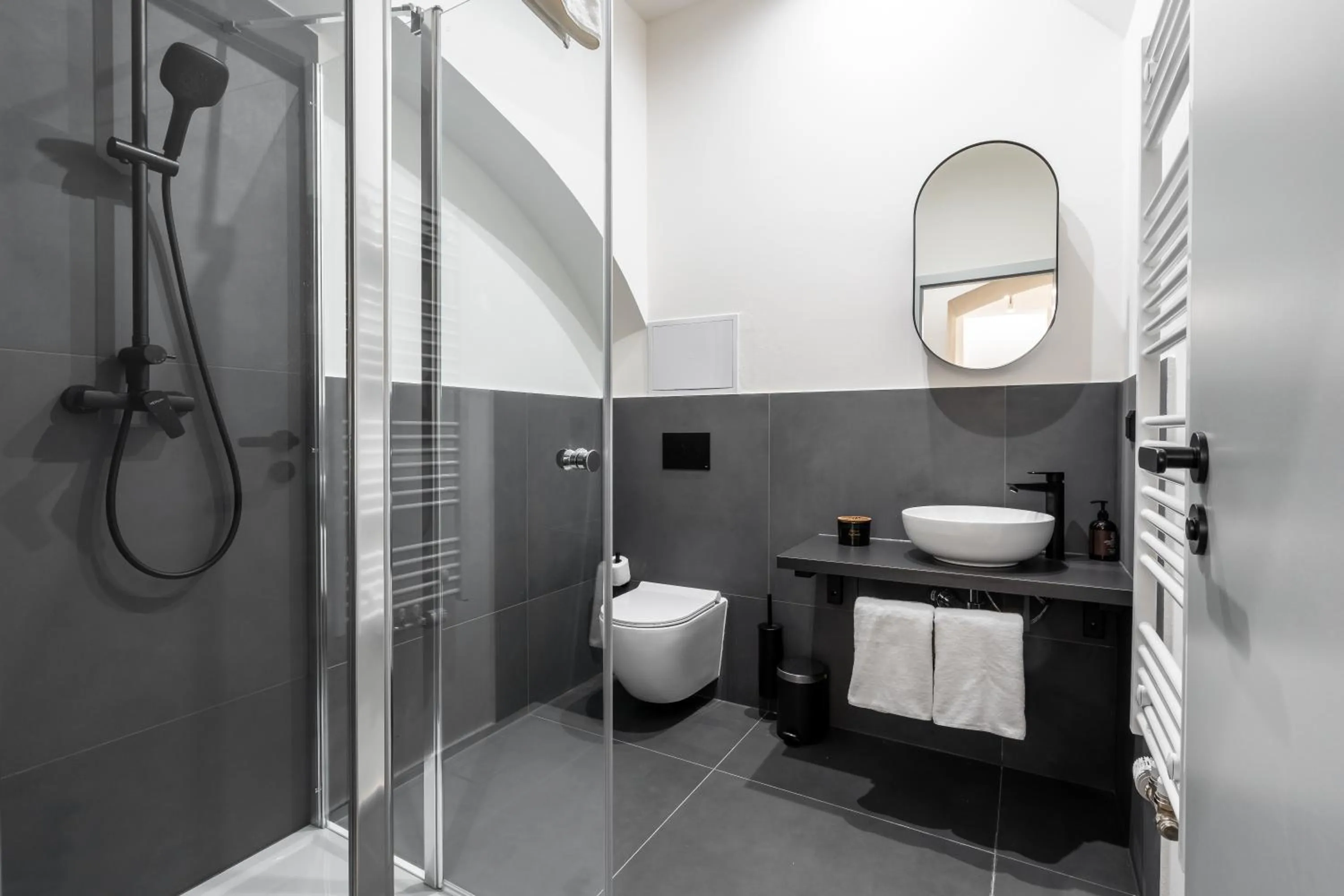 Shower in HONEST Karlin