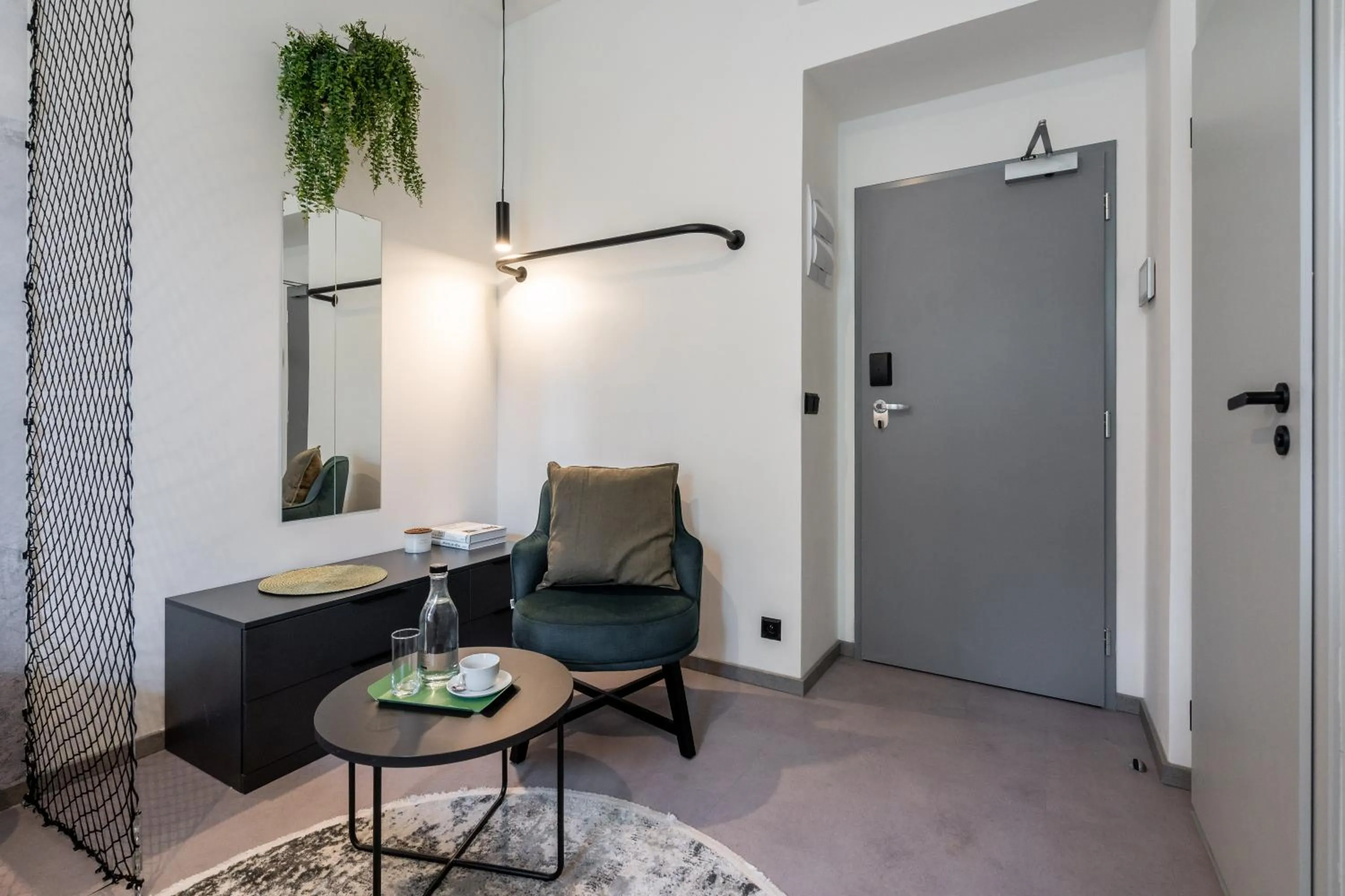 Photo of the whole room in HONEST Karlin