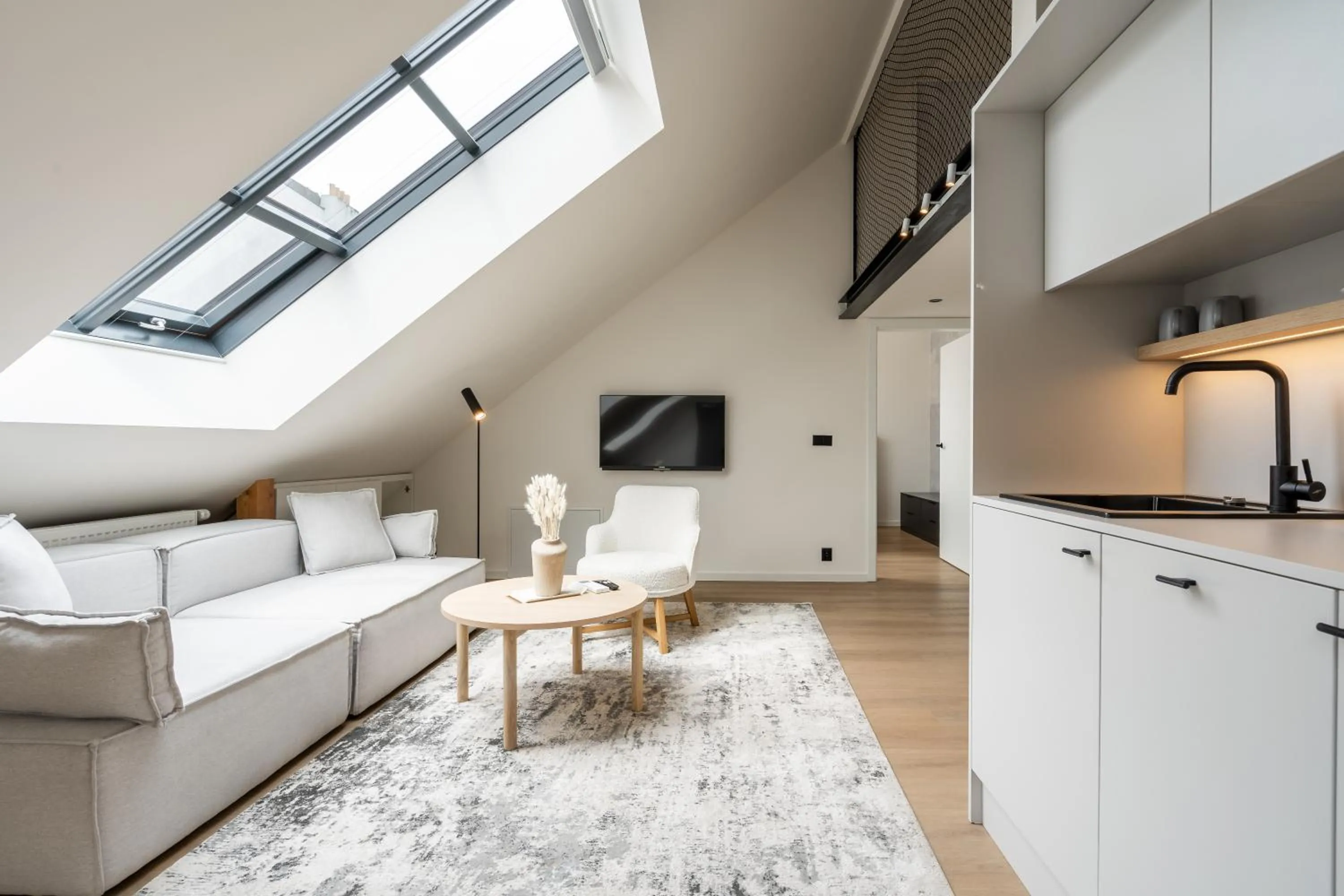 TV and multimedia in HONEST Karlin