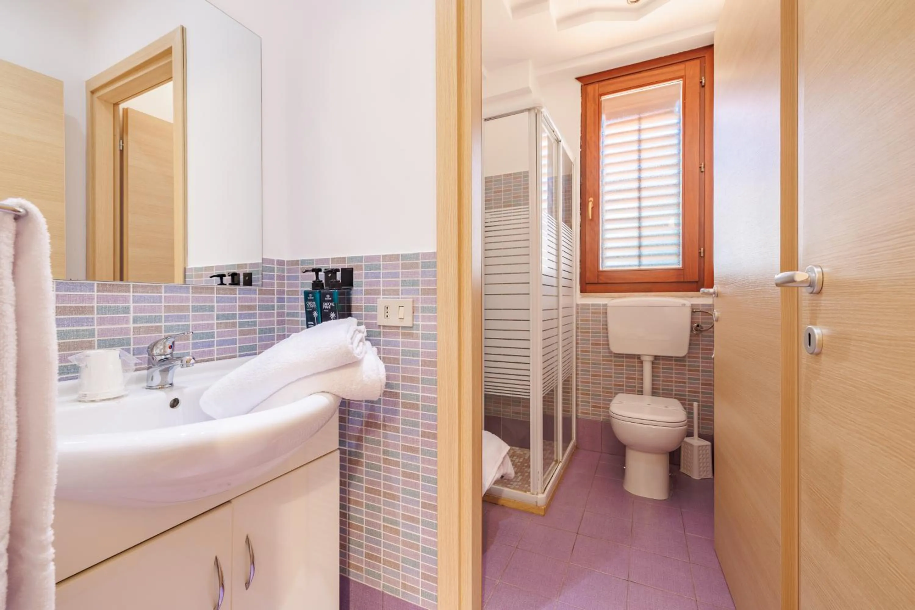 Bathroom in Marina di Petrolo Apartments