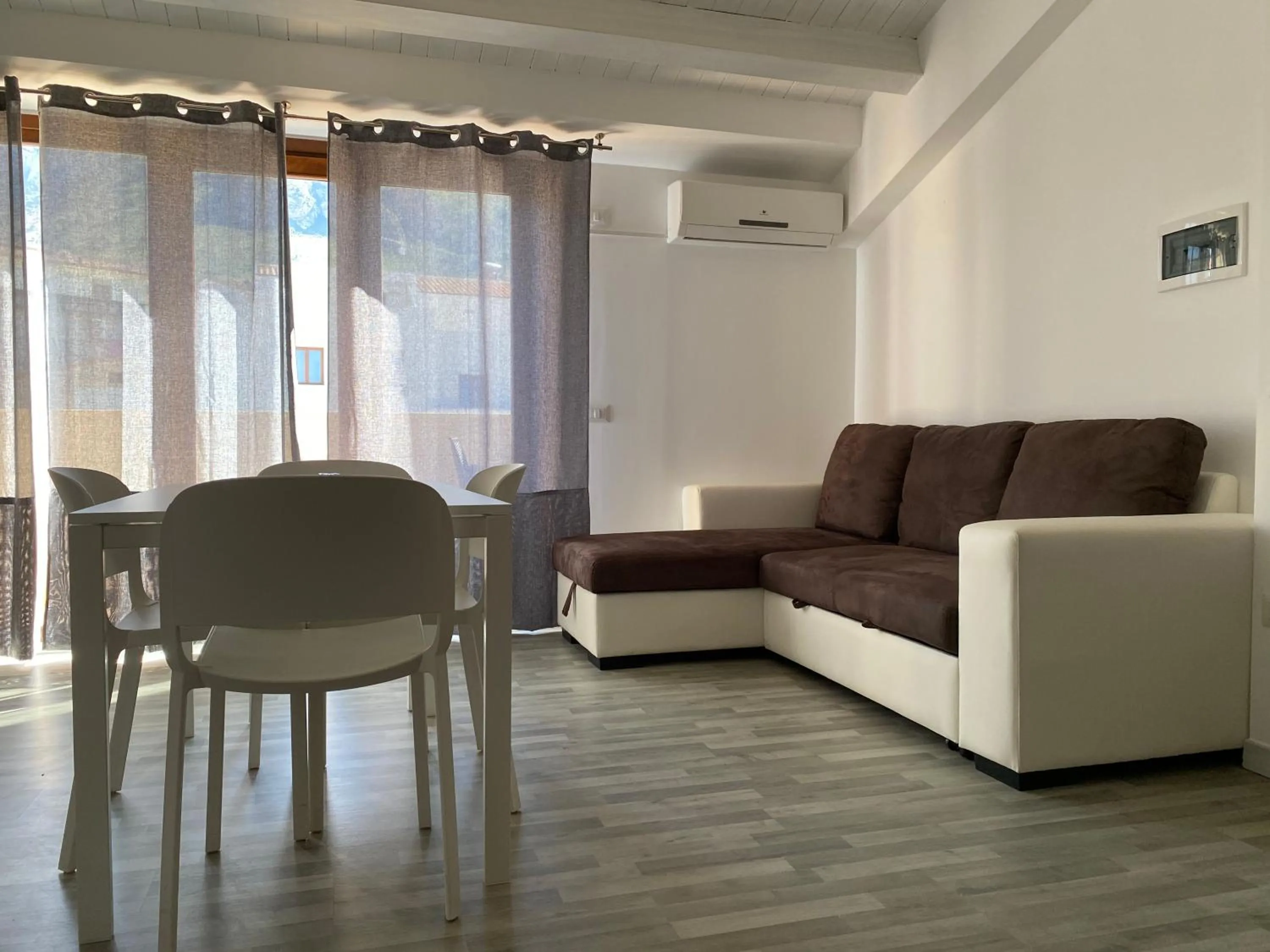 Seating area in Marina di Petrolo Apartments