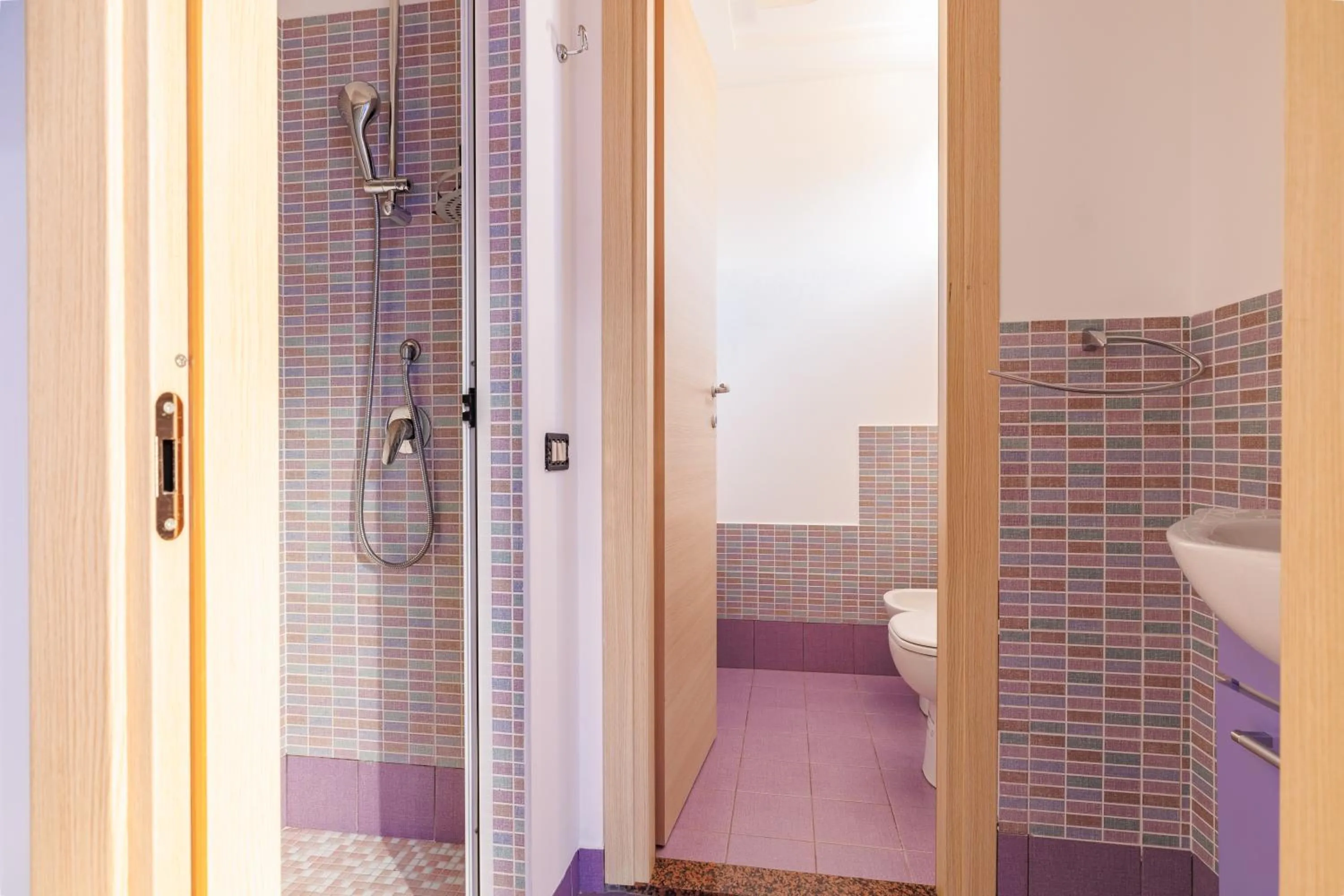 Shower in Marina di Petrolo Apartments