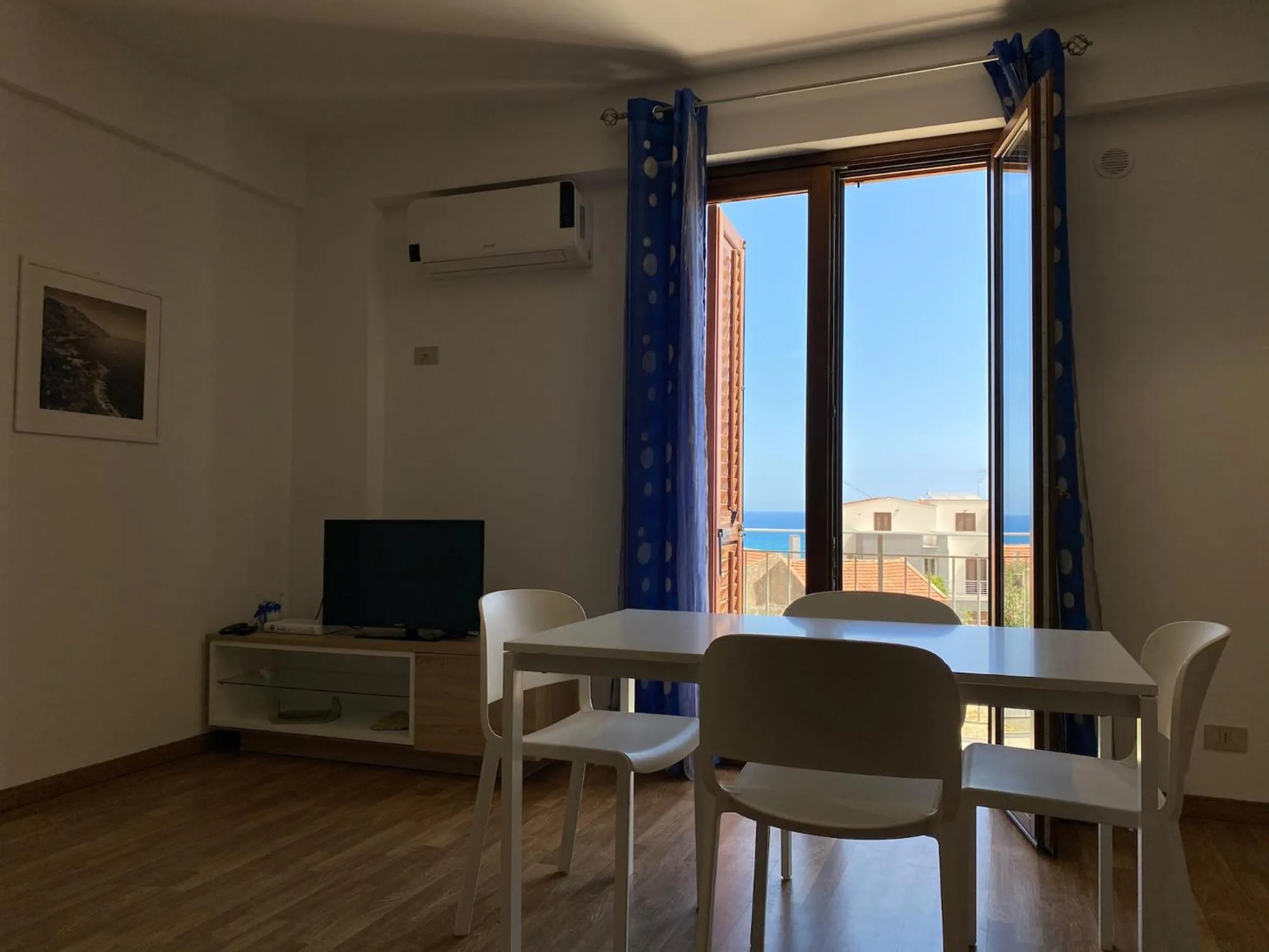 TV and multimedia in Marina di Petrolo Apartments