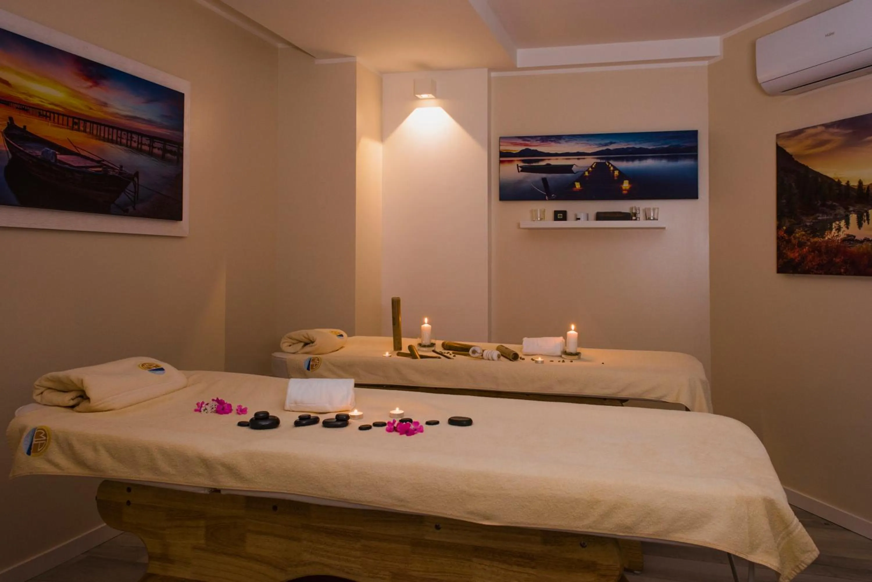 Massage in Marina di Petrolo Apartments
