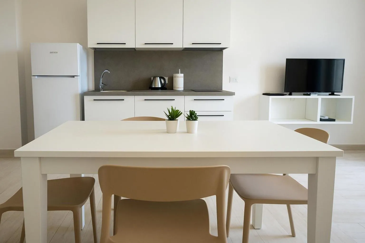 Kitchen or kitchenette in Marina di Petrolo Apartments