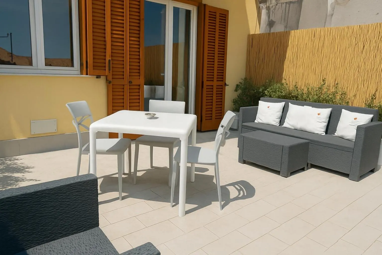 Patio in Marina di Petrolo Apartments