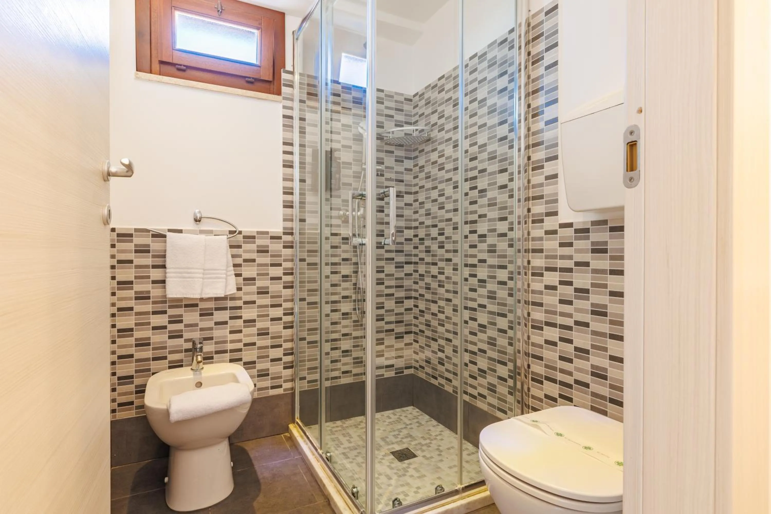 Shower in Marina di Petrolo Apartments