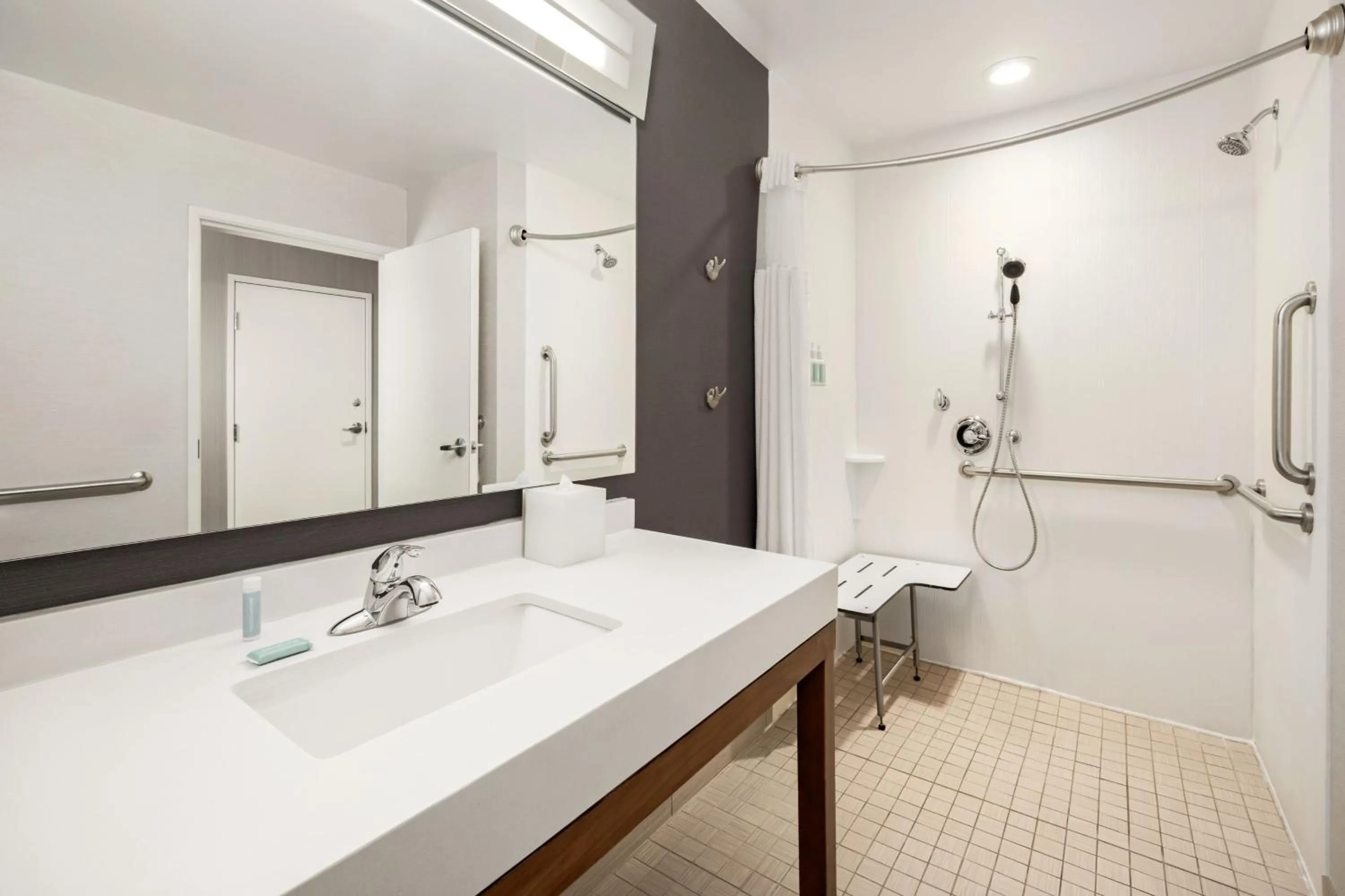 Bathroom in Courtyard by Marriott Columbus Phenix City