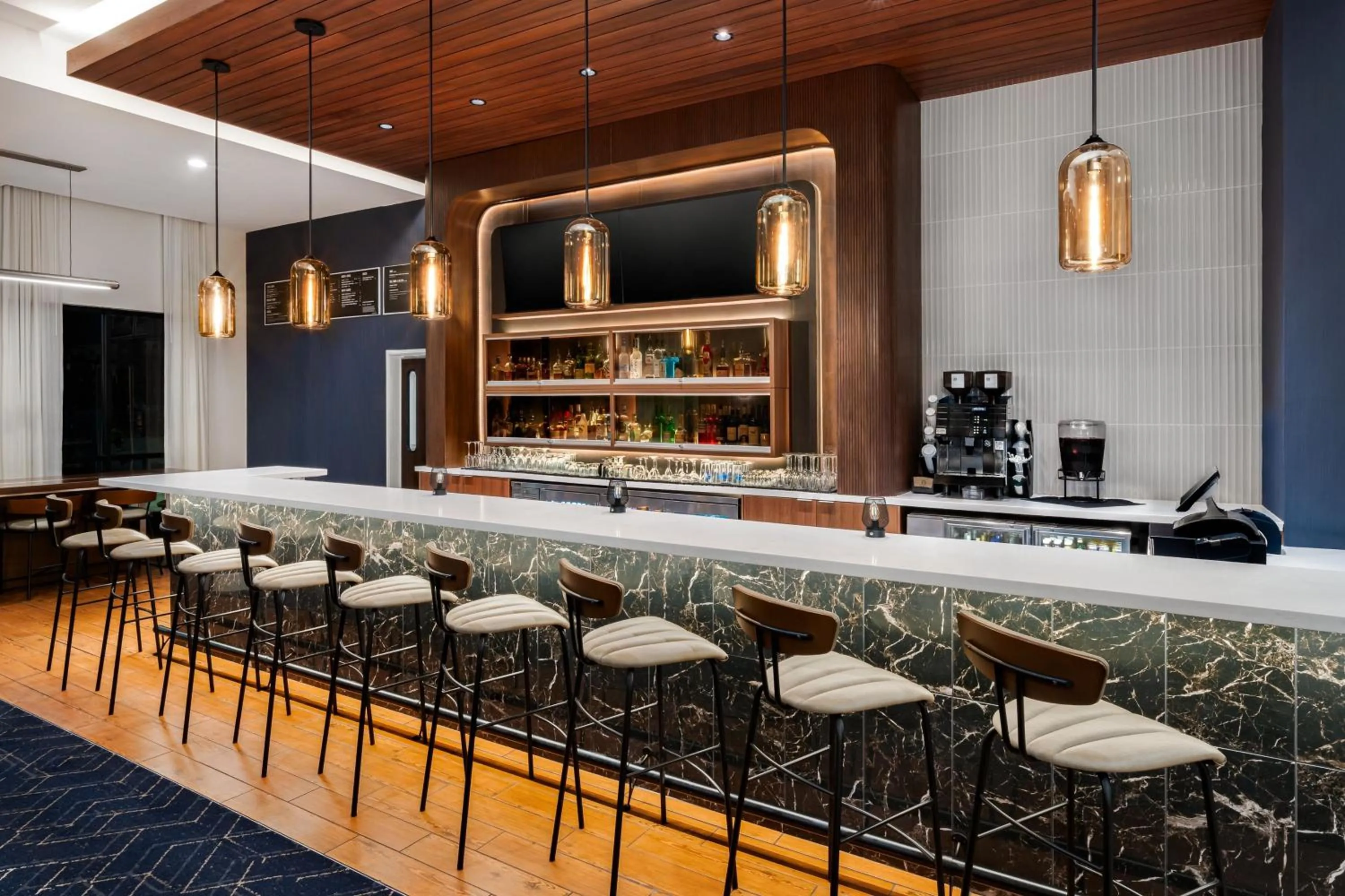 Lounge or bar in Courtyard by Marriott Columbus Phenix City