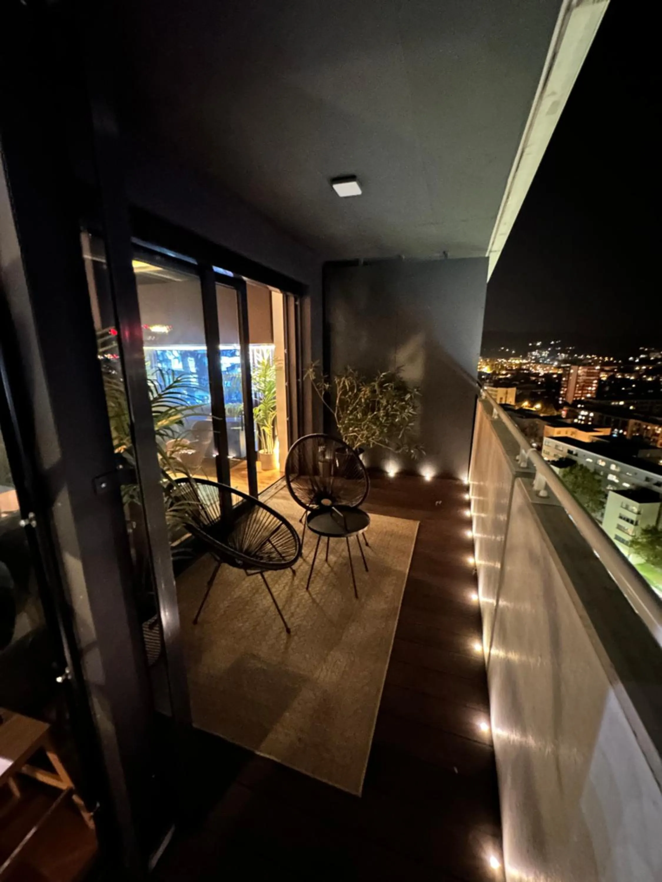 Skyline elegance with free parking