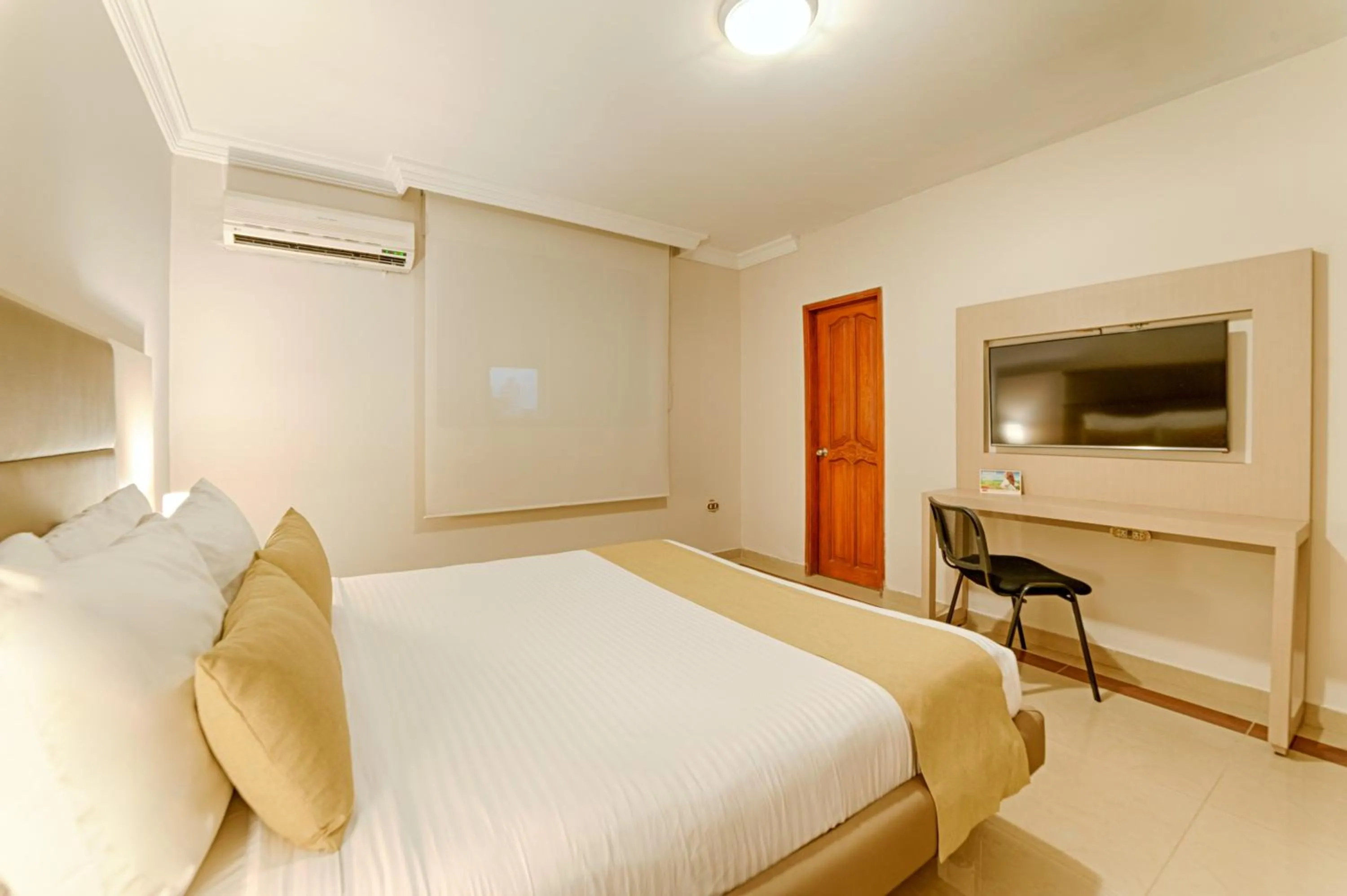 Photo of the whole room, Bed in Hotel Caribe 79