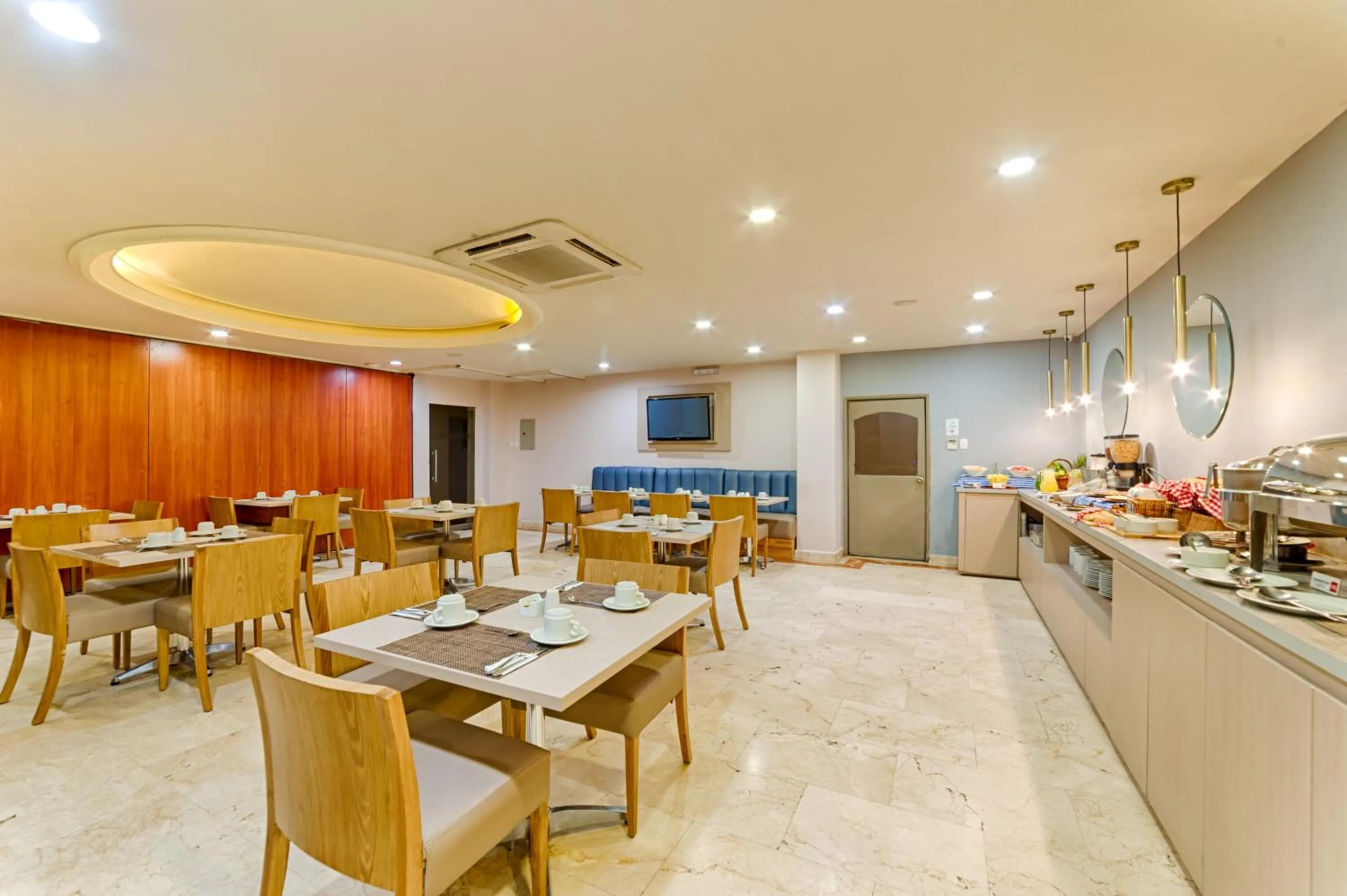 Food and drinks in Hotel Caribe 79