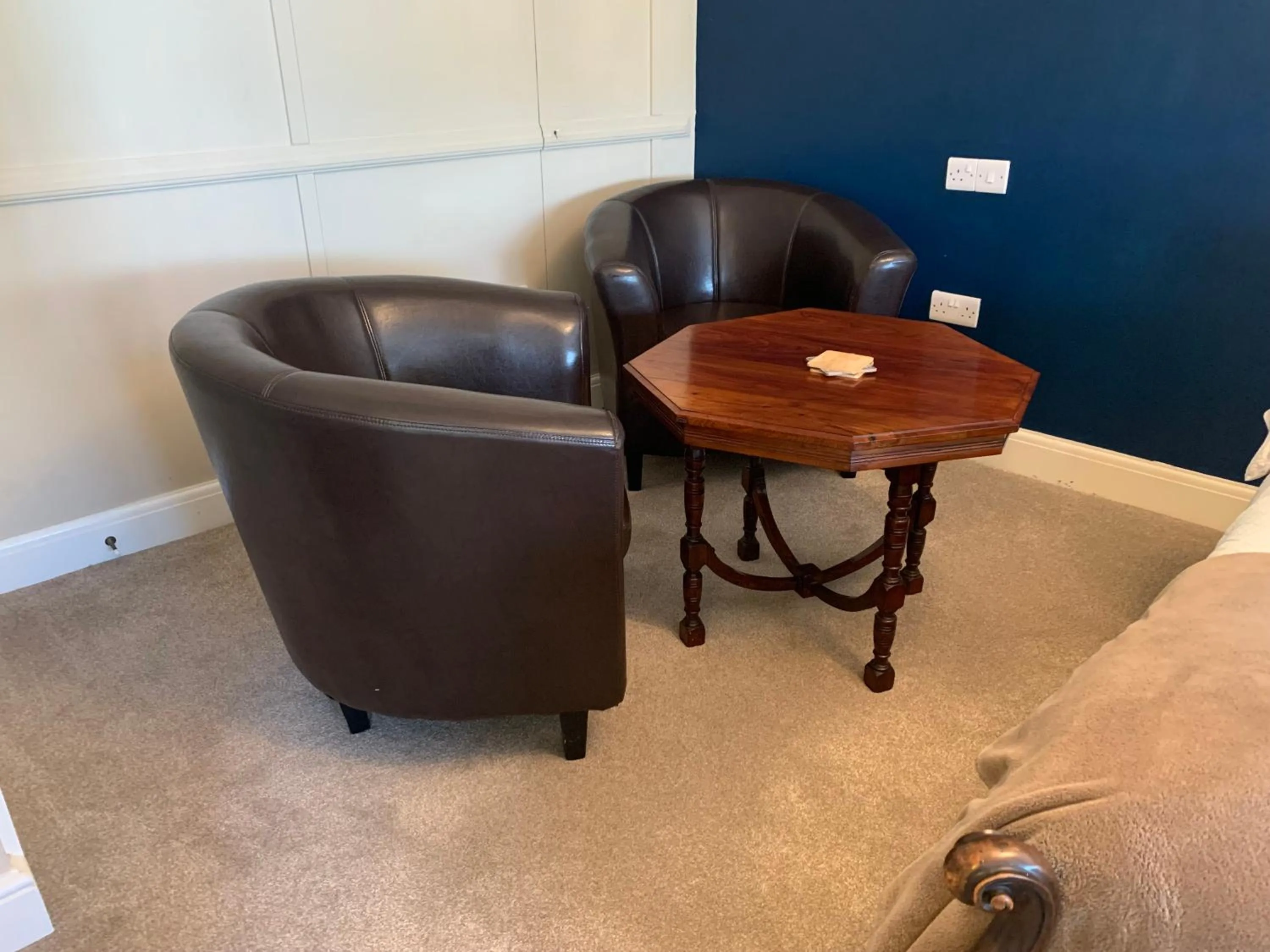 Seating area in The Coast Yard B & B and Garden Chalets