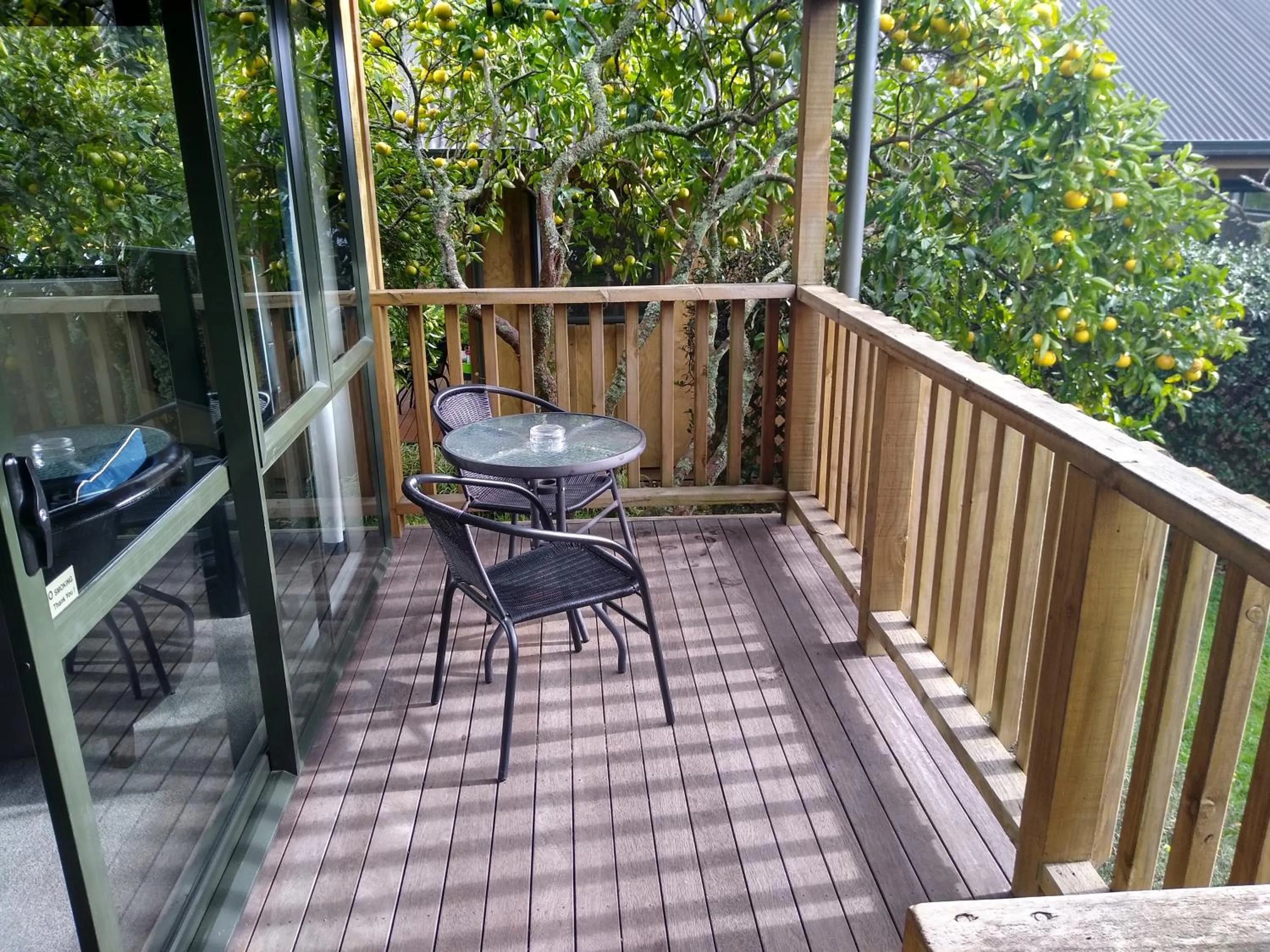 Patio in Kerigold Secluded Chalets Motel