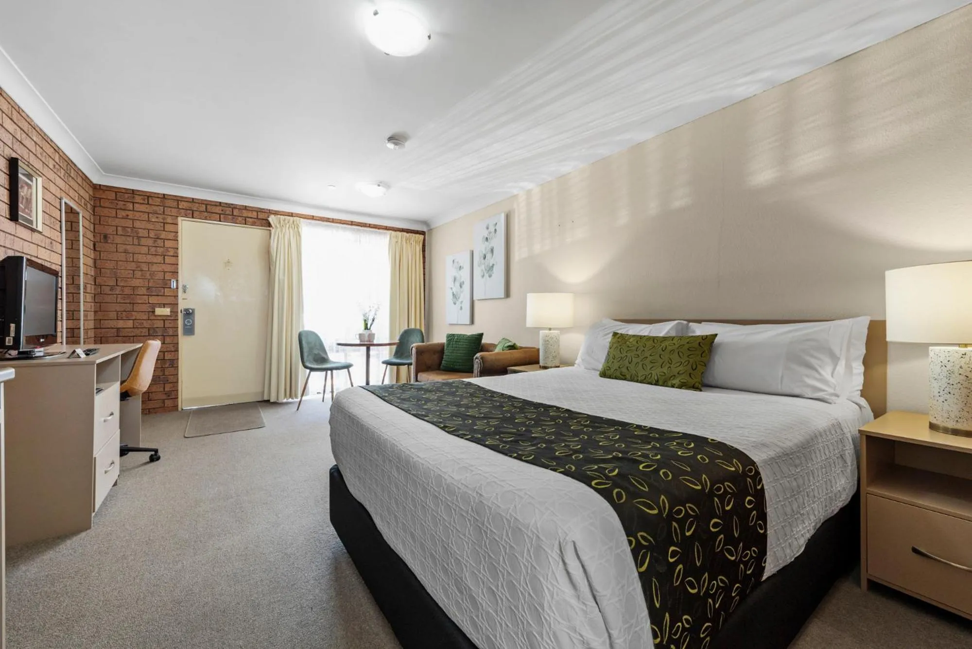 Photo of the whole room, Bed in Bomaderry Motor Inn