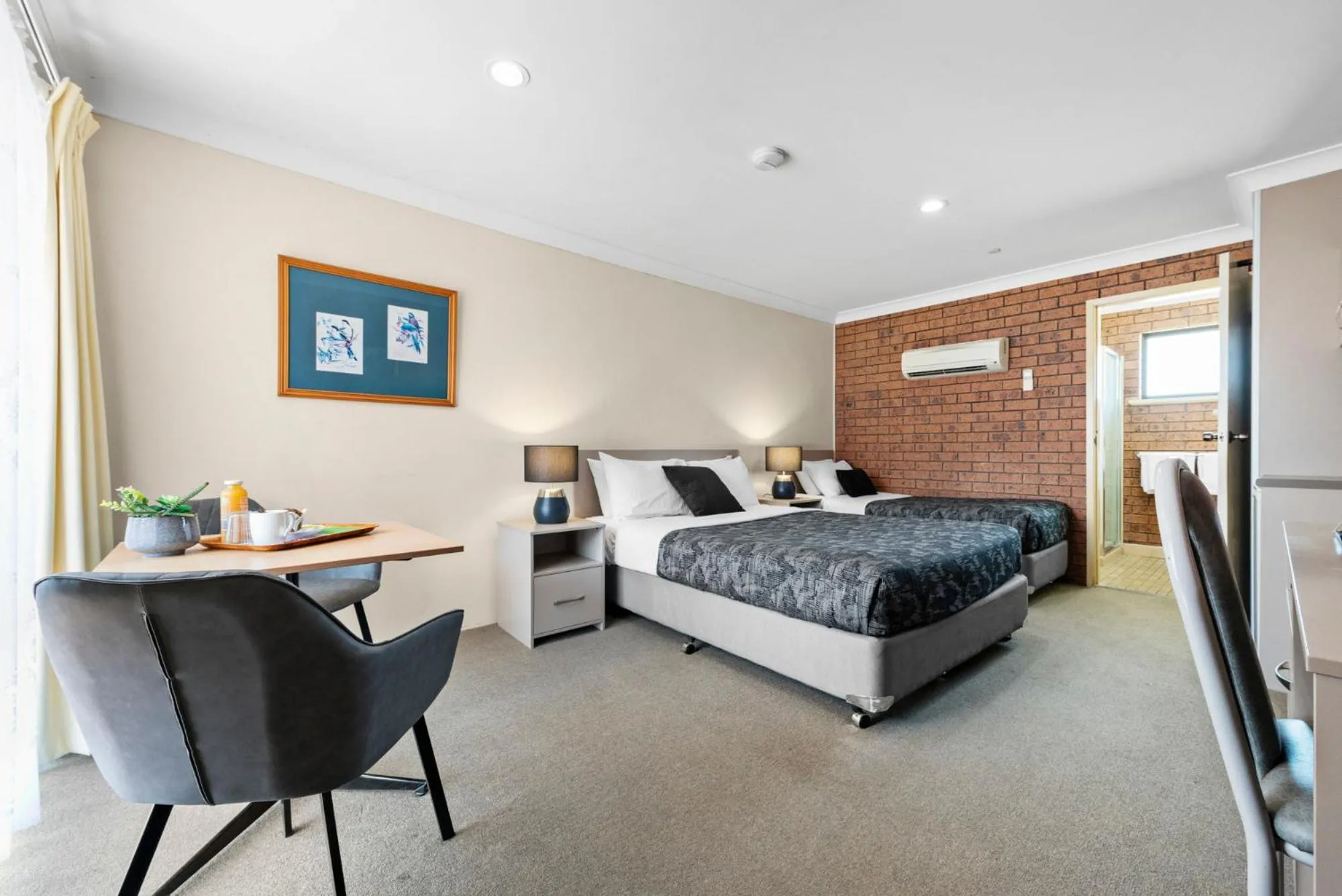 Photo of the whole room, Bed in Bomaderry Motor Inn