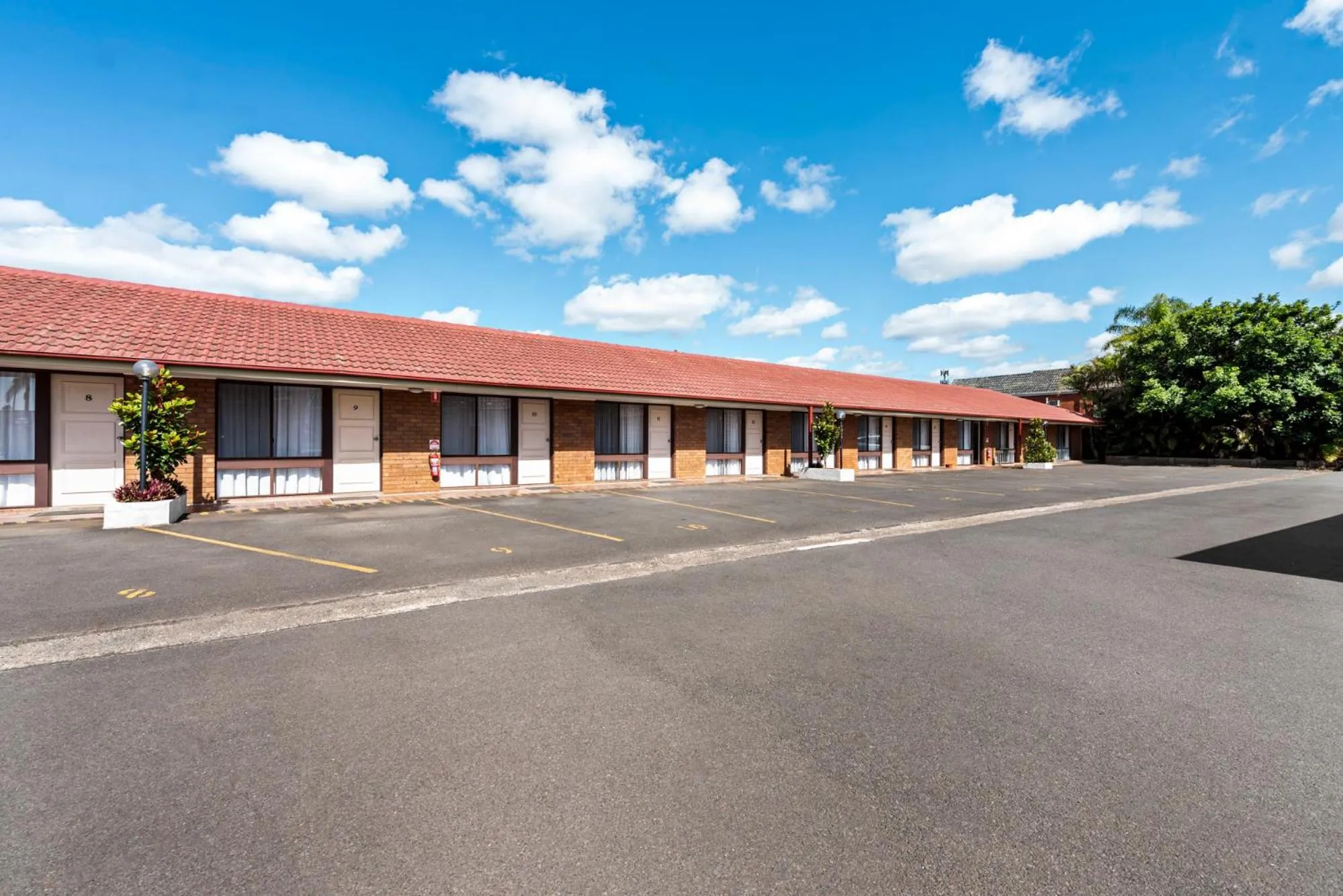 Property building in Bomaderry Motor Inn