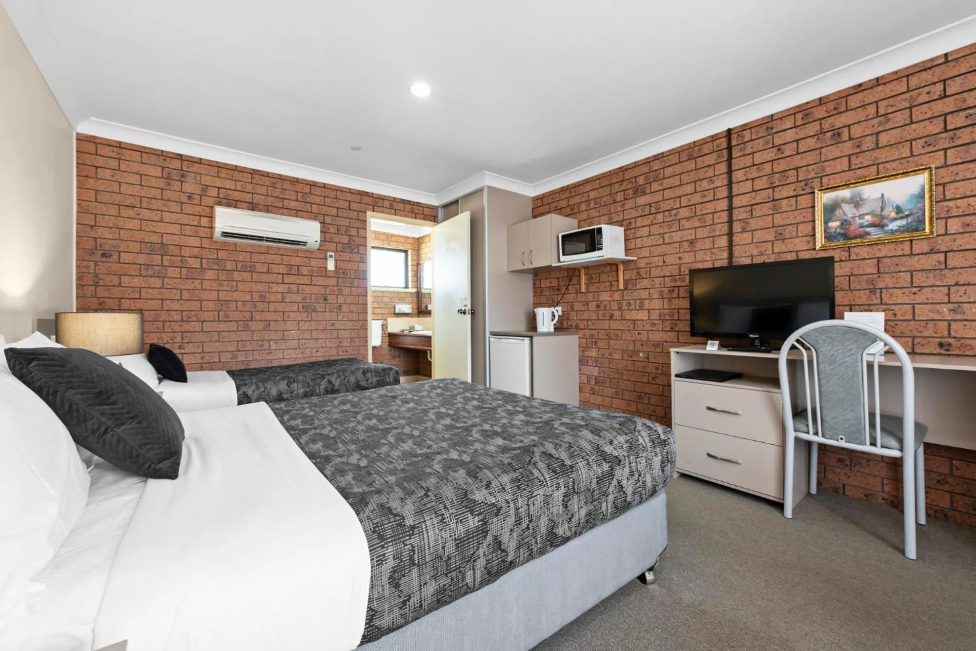 TV and multimedia, Bed in Bomaderry Motor Inn