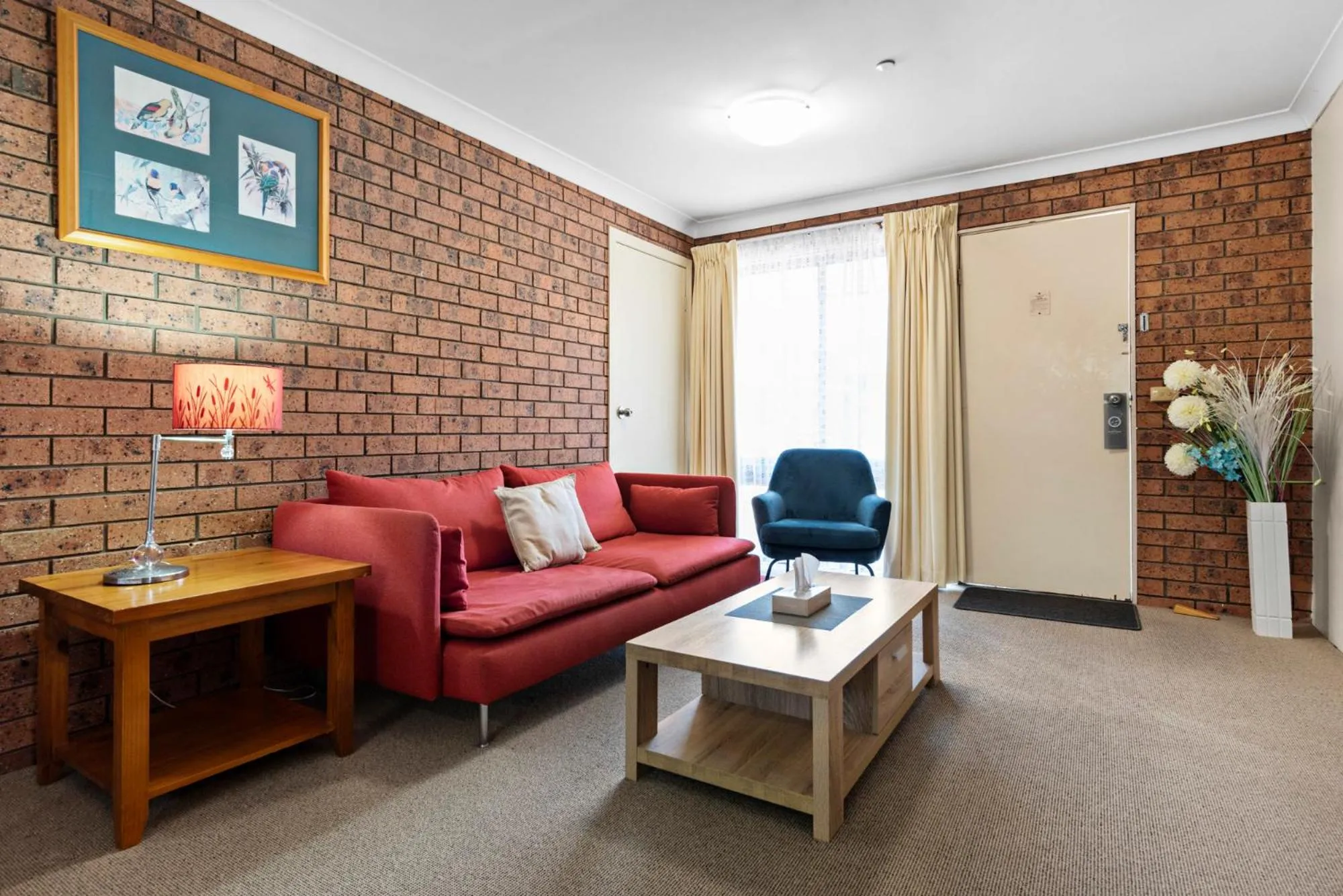 Seating area in Bomaderry Motor Inn