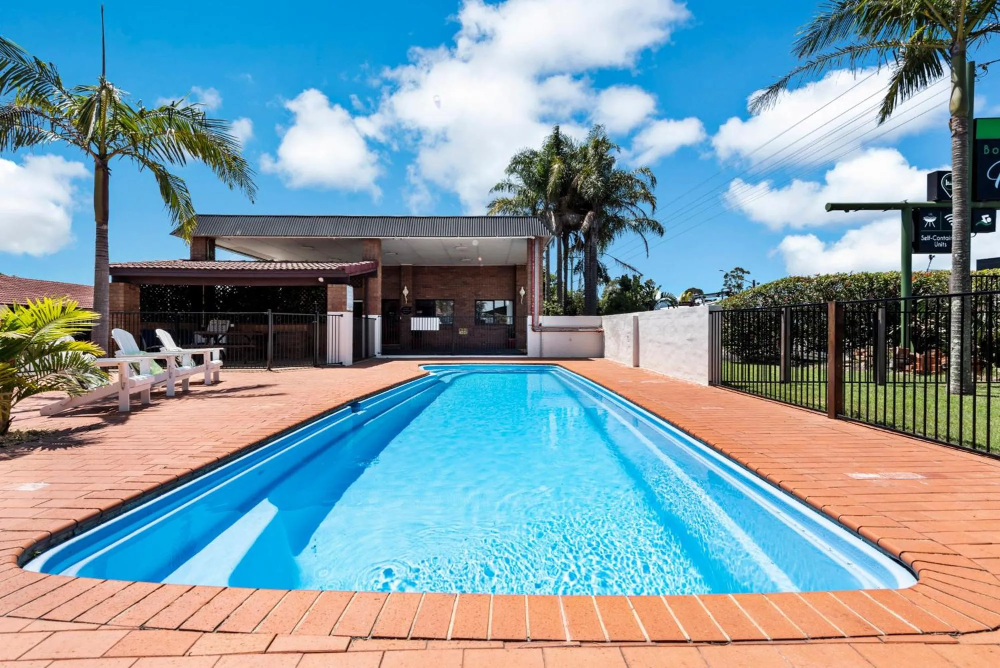 Property building in Bomaderry Motor Inn