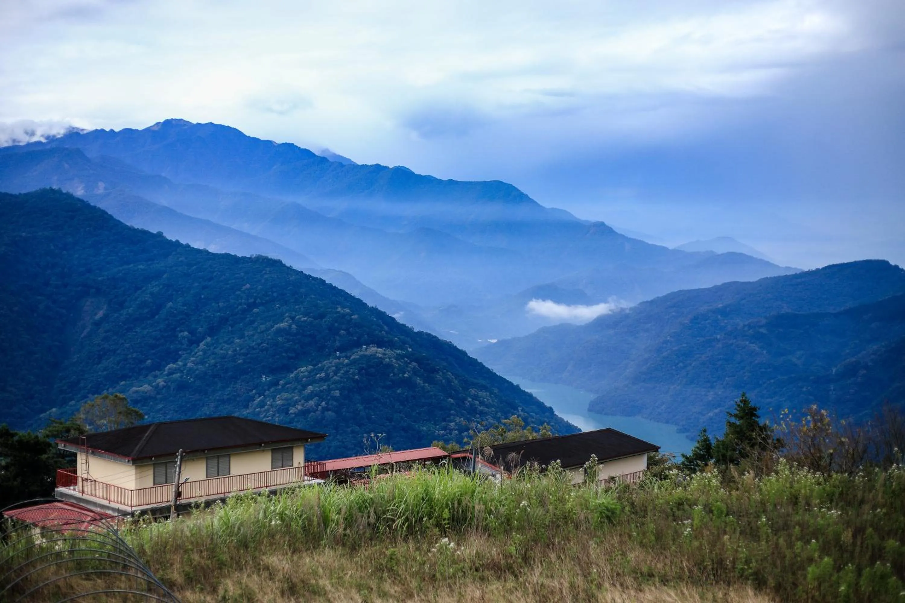 Mountain view in Shangrila Music Villa