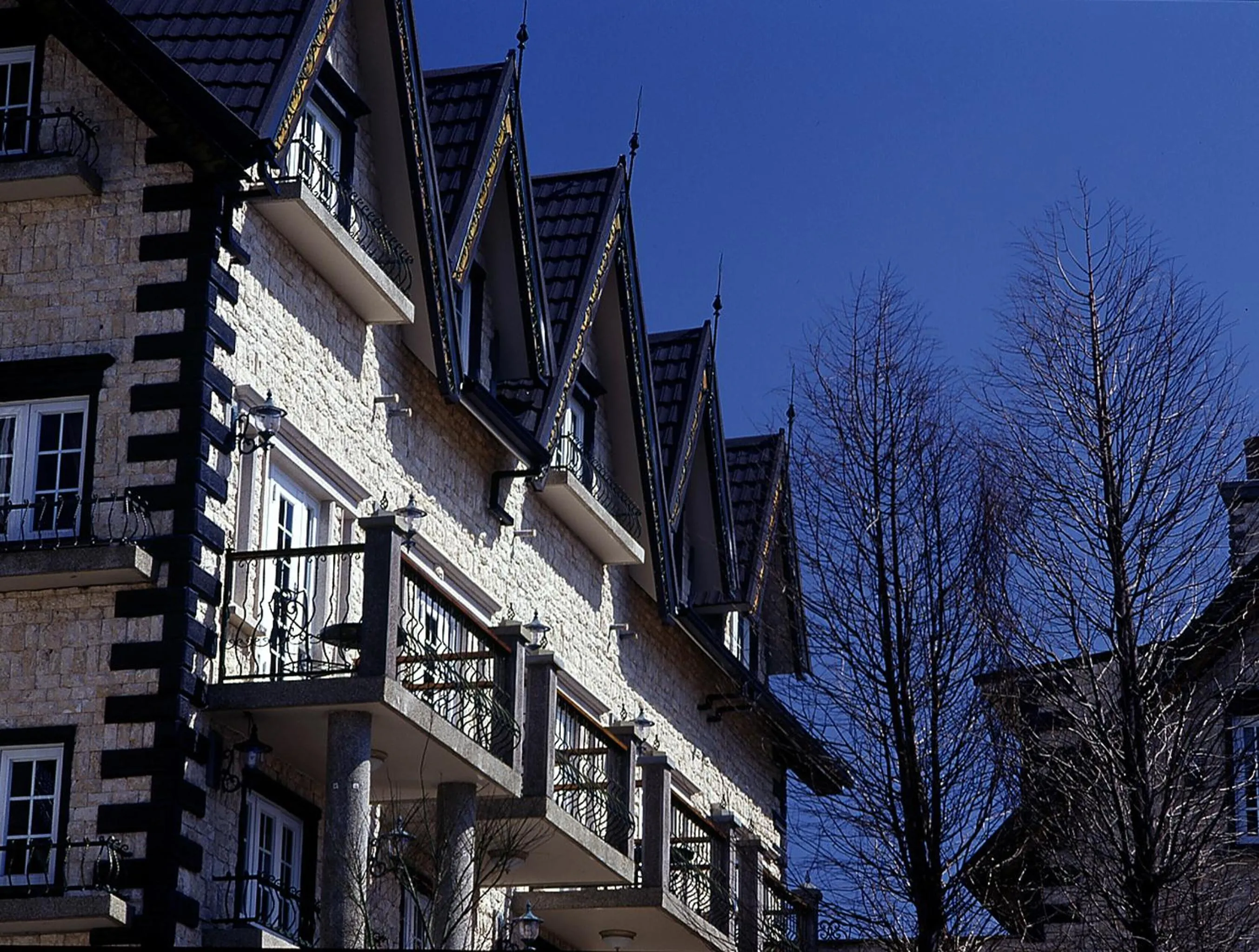 Facade/entrance in Shangrila Music Villa
