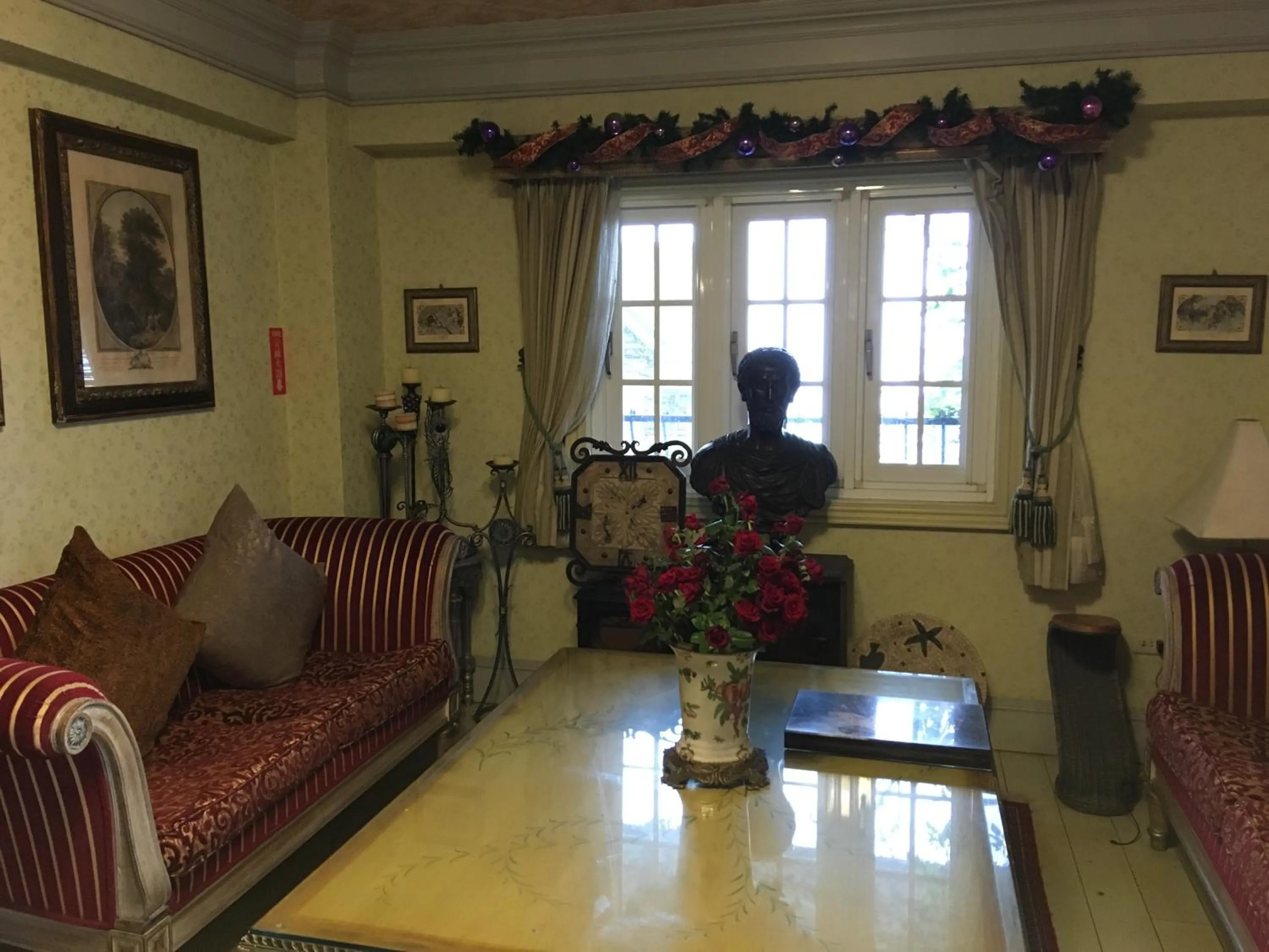 Communal lounge/ TV room in Shangrila Music Villa