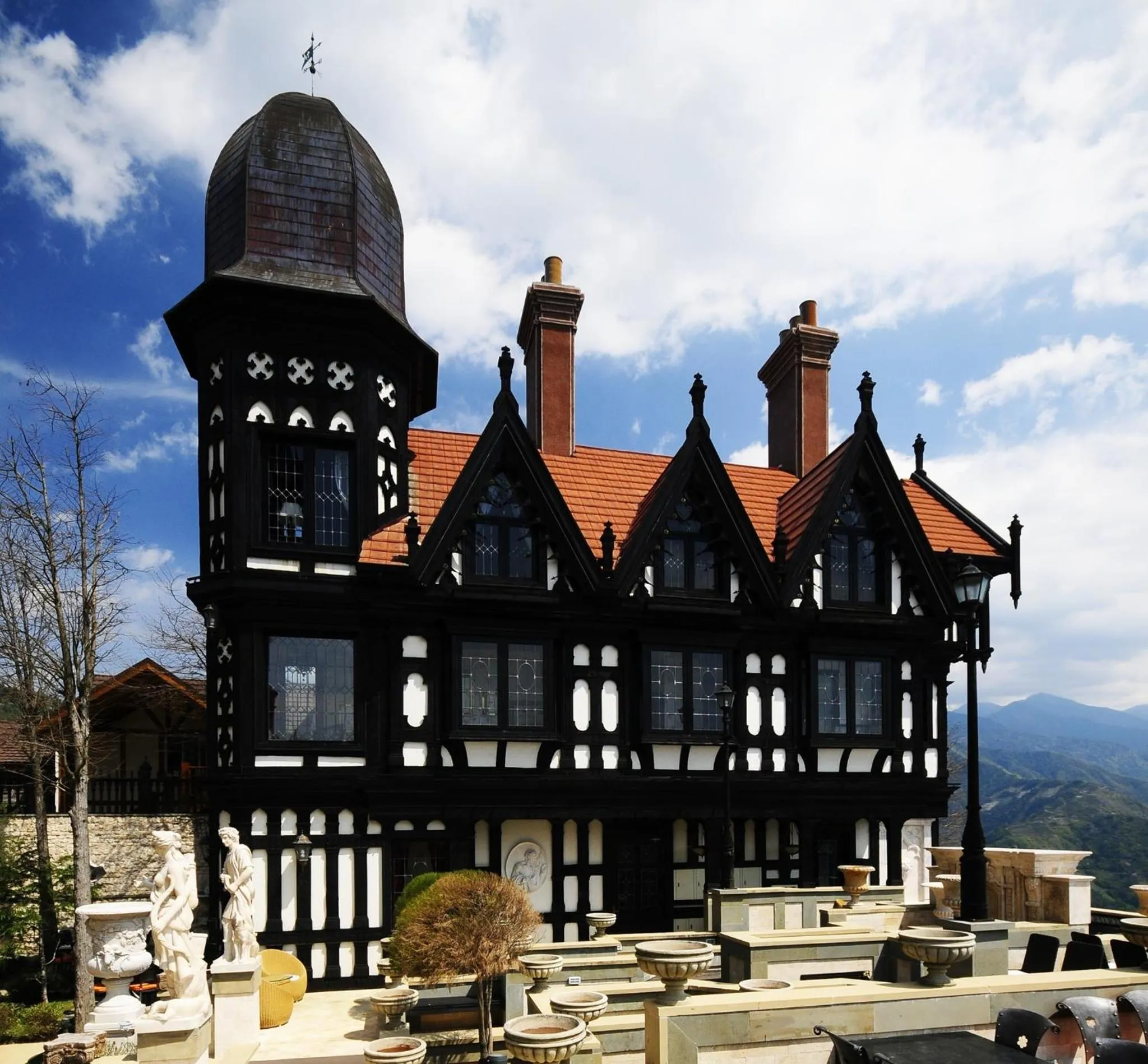 Facade/entrance in The Old England Manor