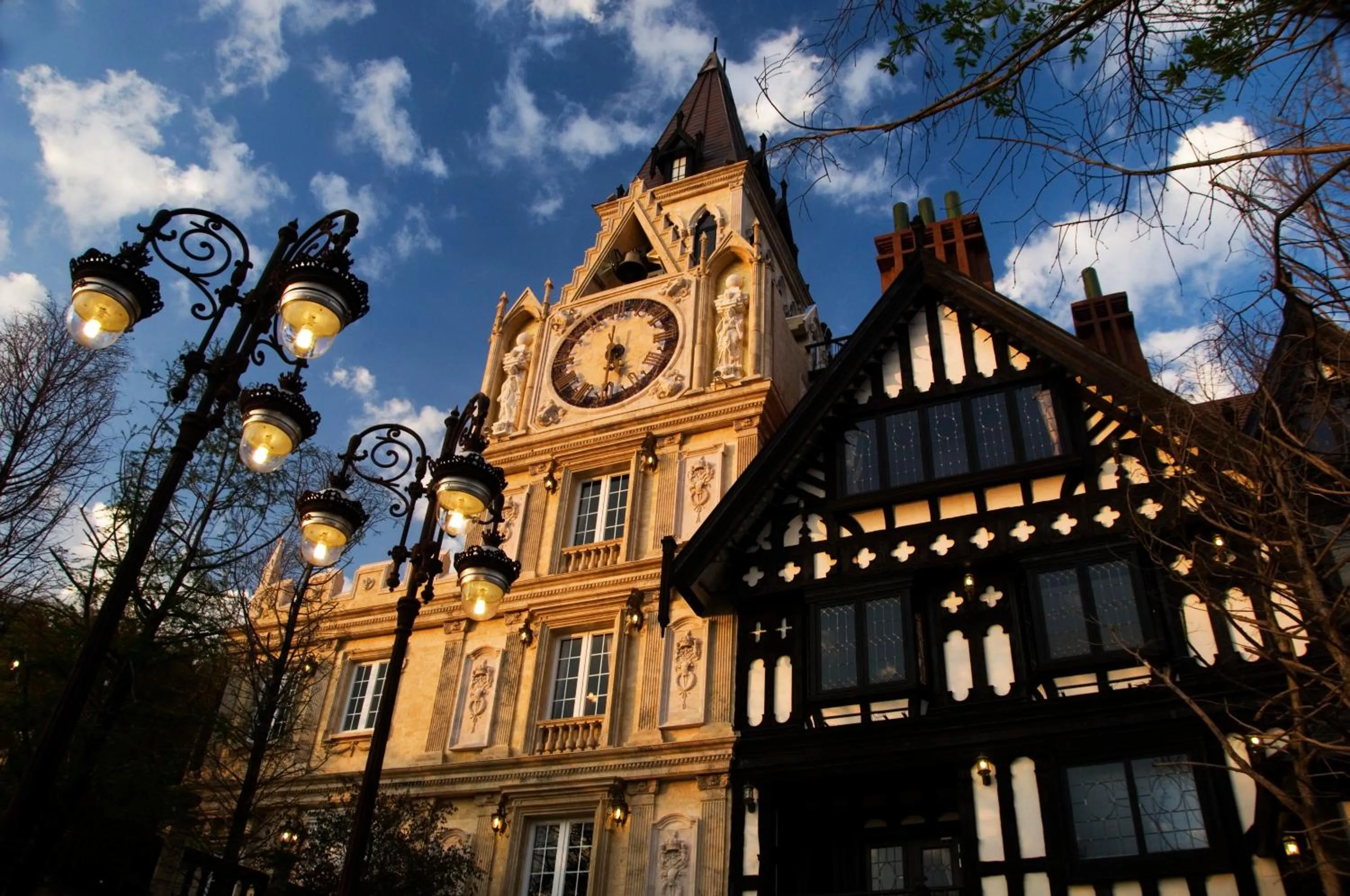 Facade/entrance in The Old England Manor