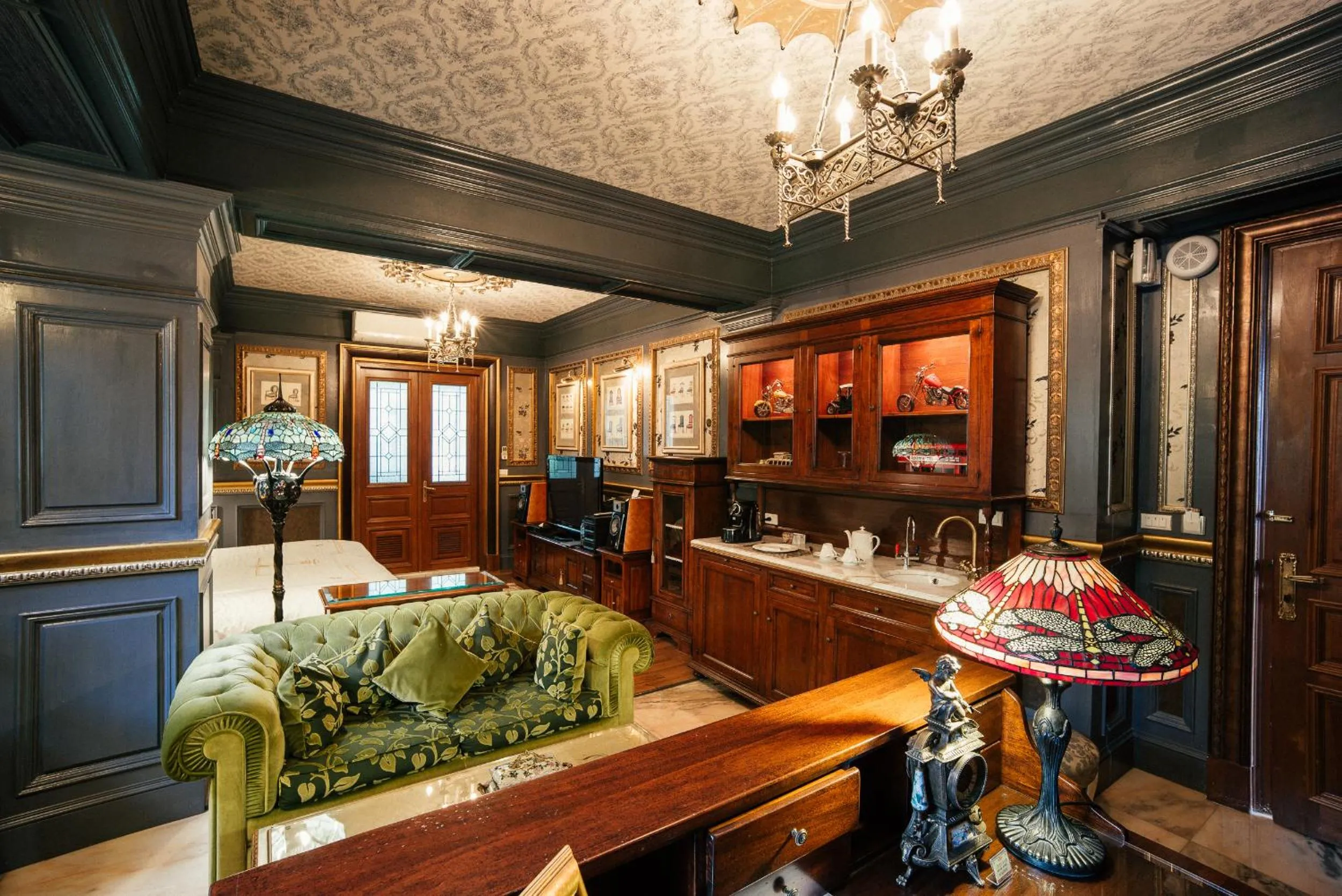 Living room in The Old England Manor