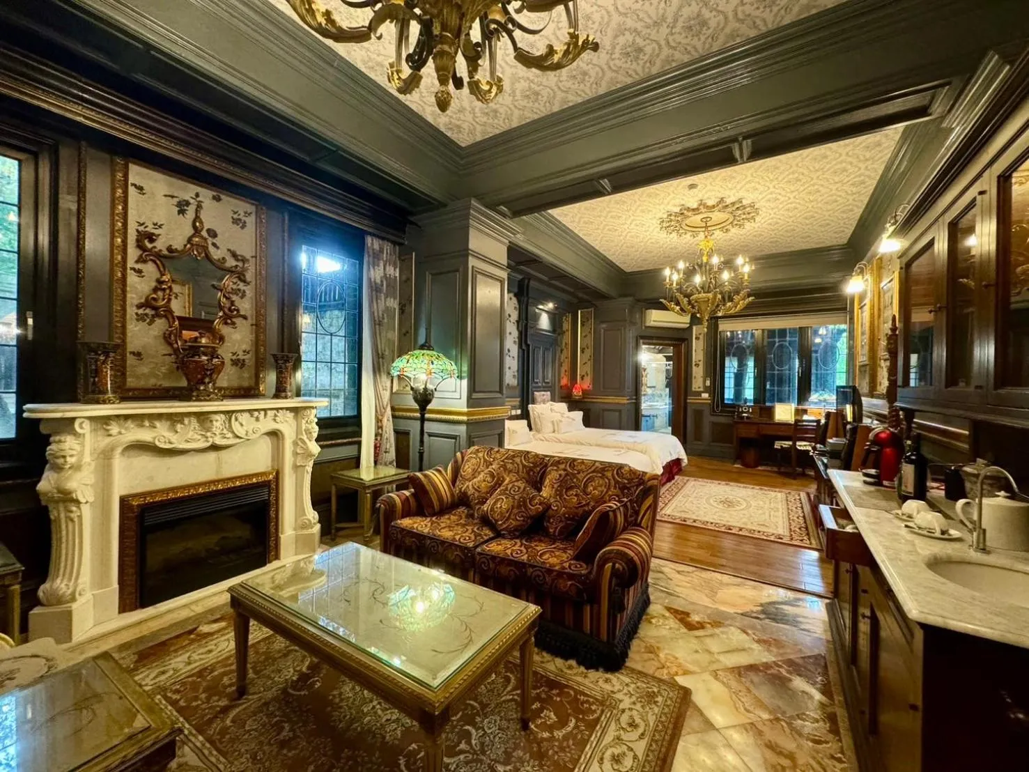 The Old England Manor