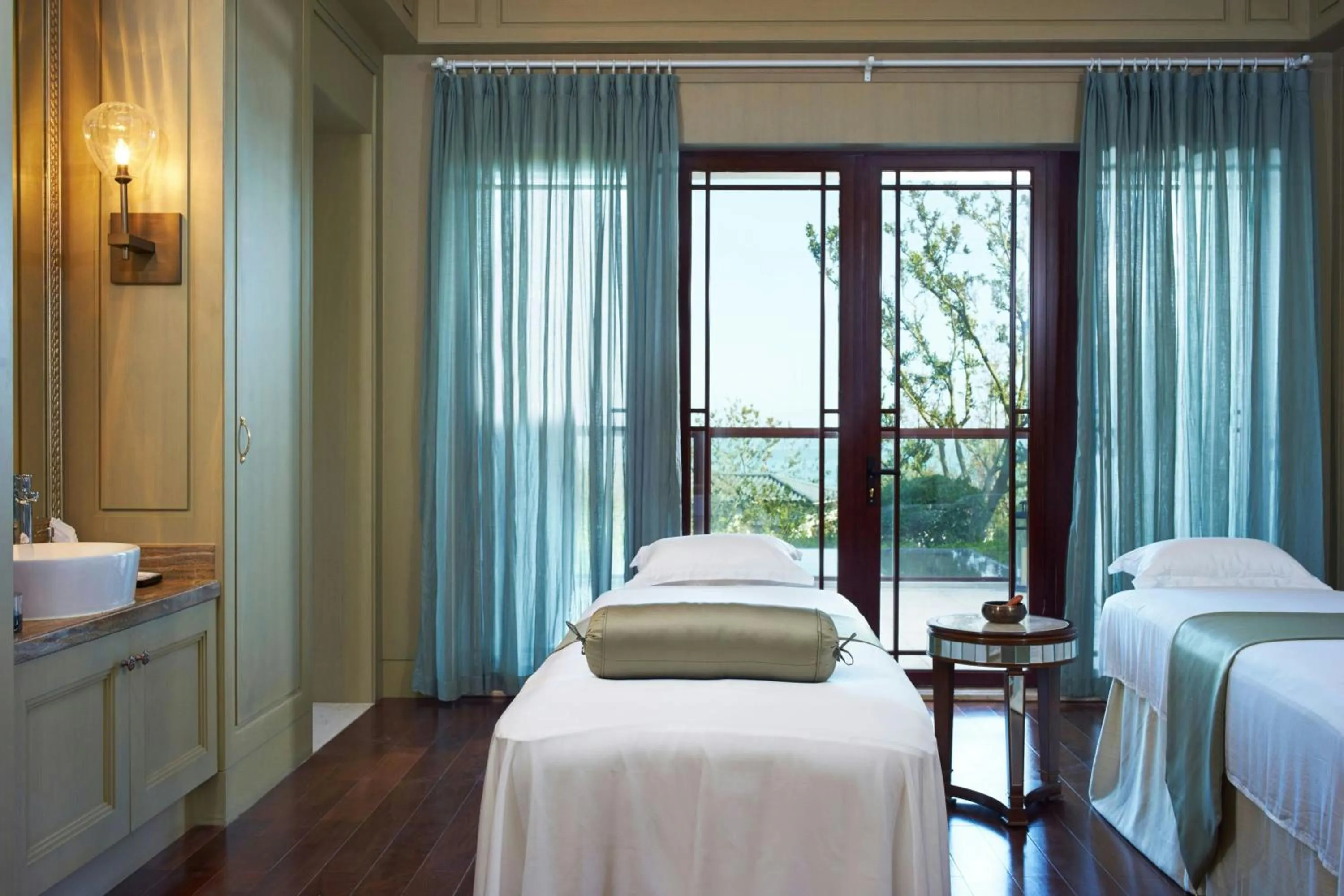 Spa and wellness centre/facilities, Bed in The Westin Zhujiajian Resort, Zhoushan