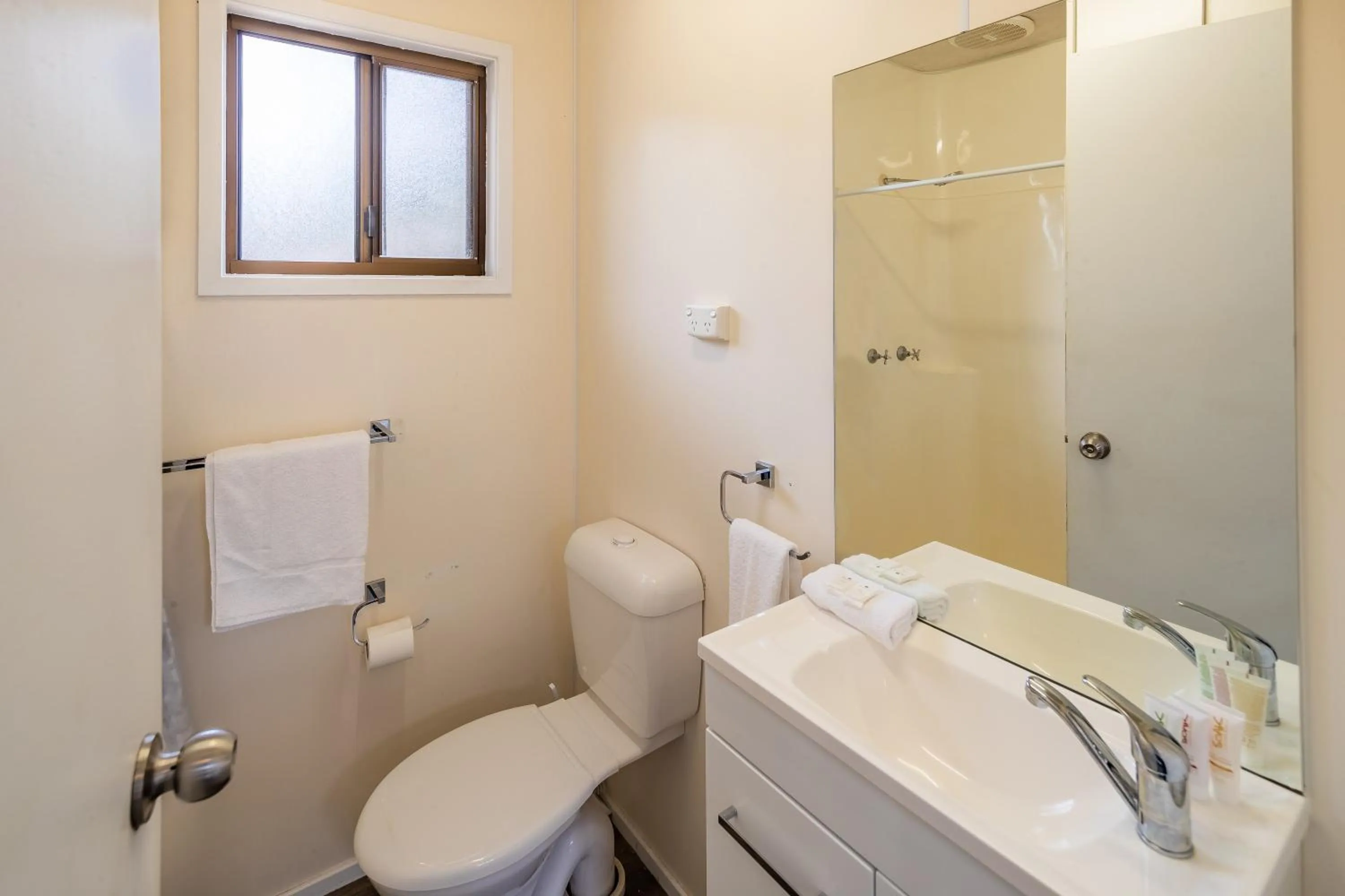 Bathroom in NRMA Broulee Holiday park