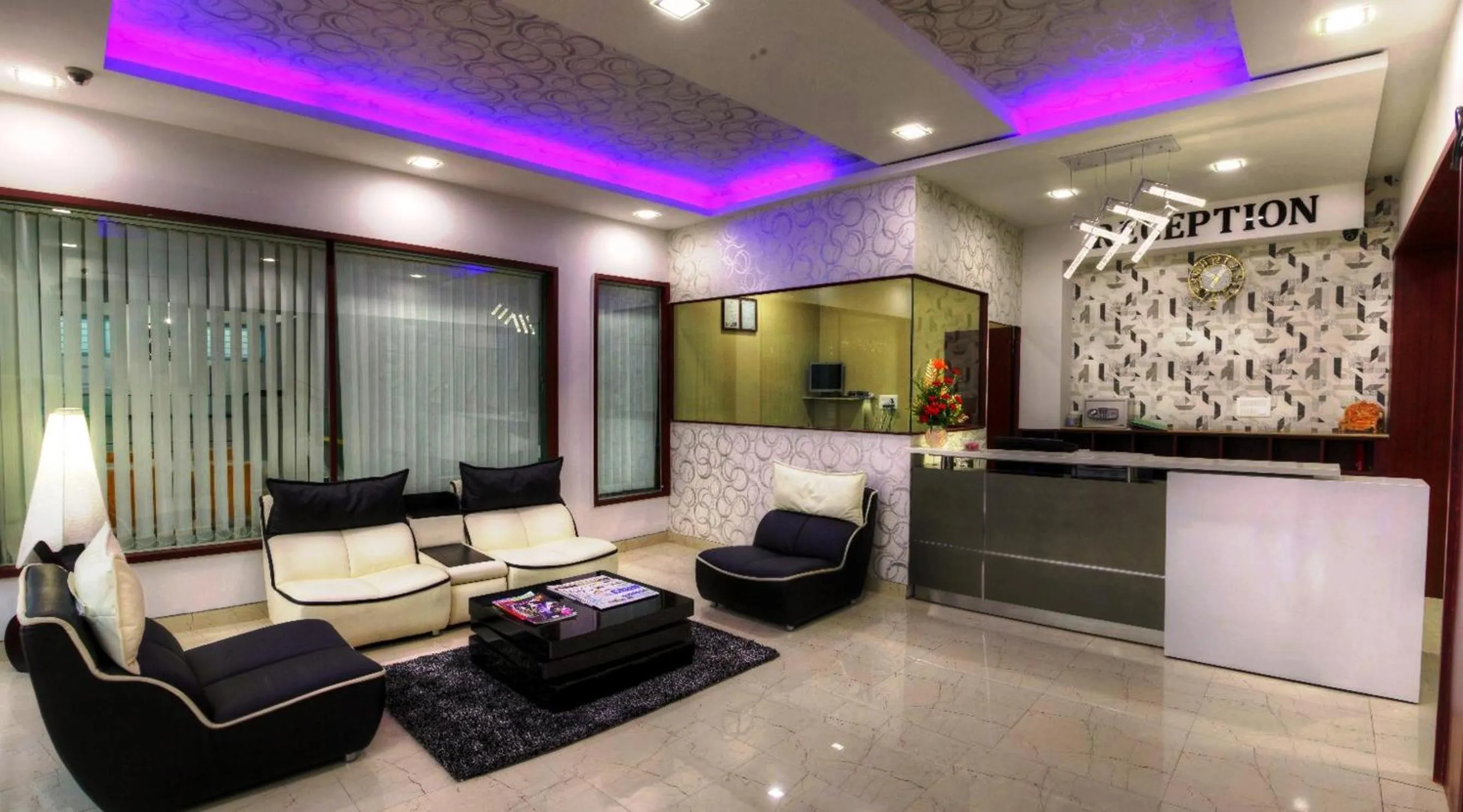 Lobby or reception in Rajmahal Inn