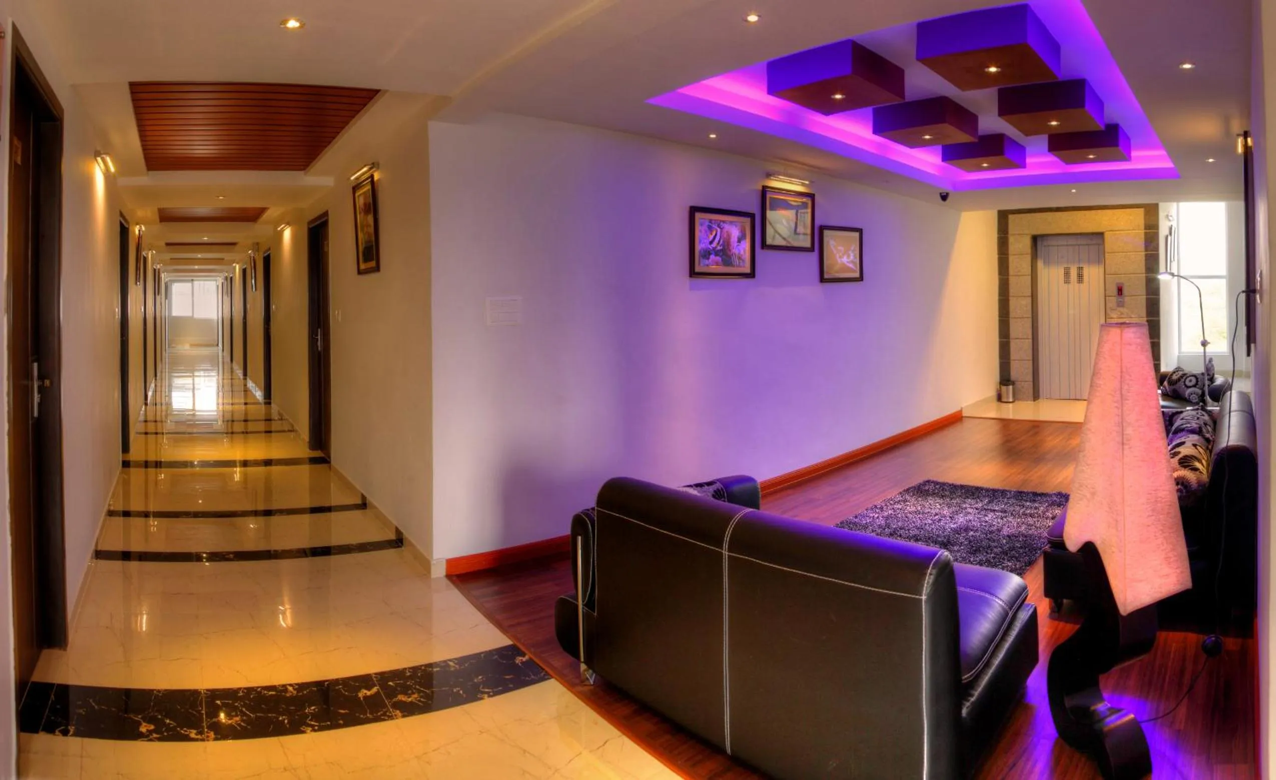 Lobby or reception in Rajmahal Inn