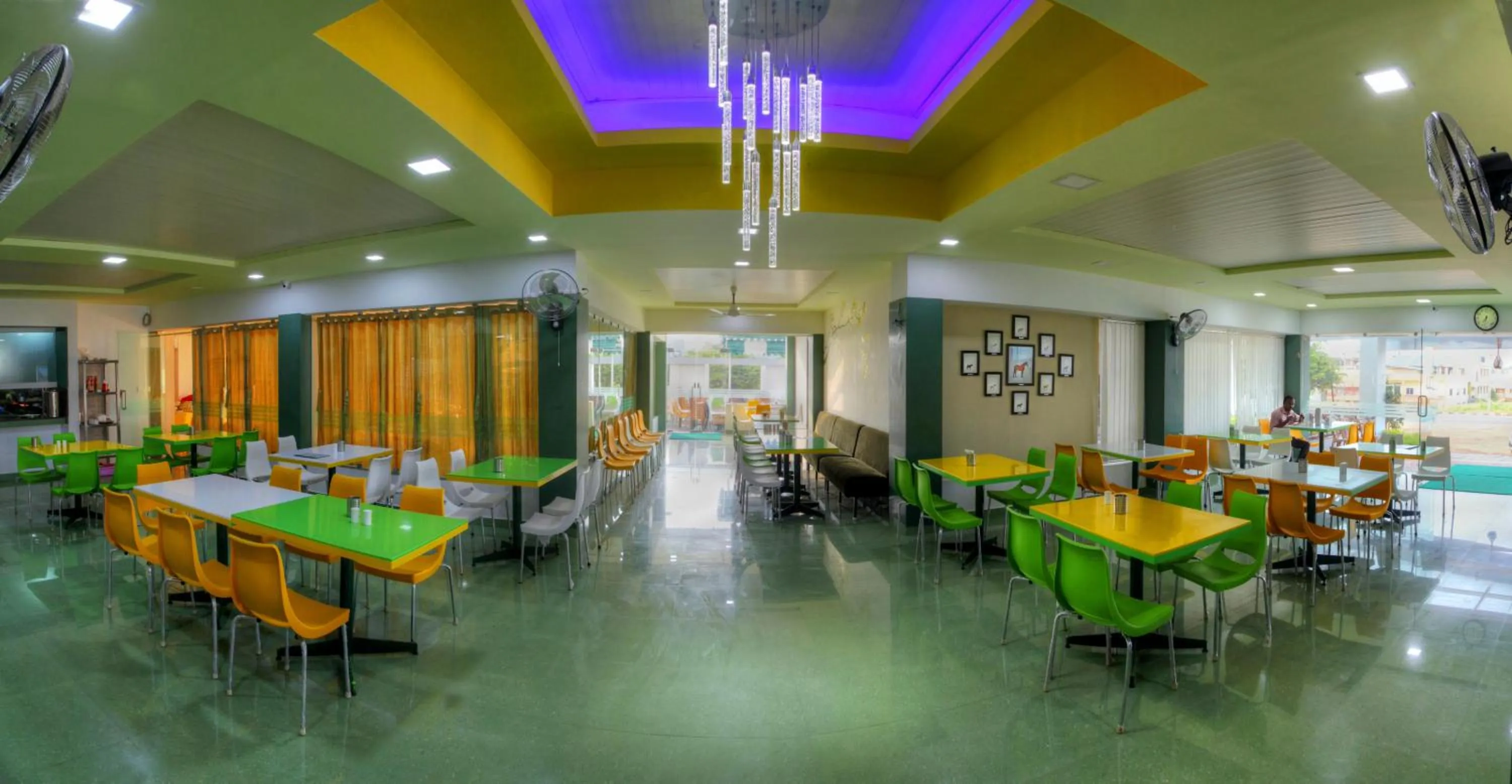 Restaurant/places to eat in Rajmahal Inn