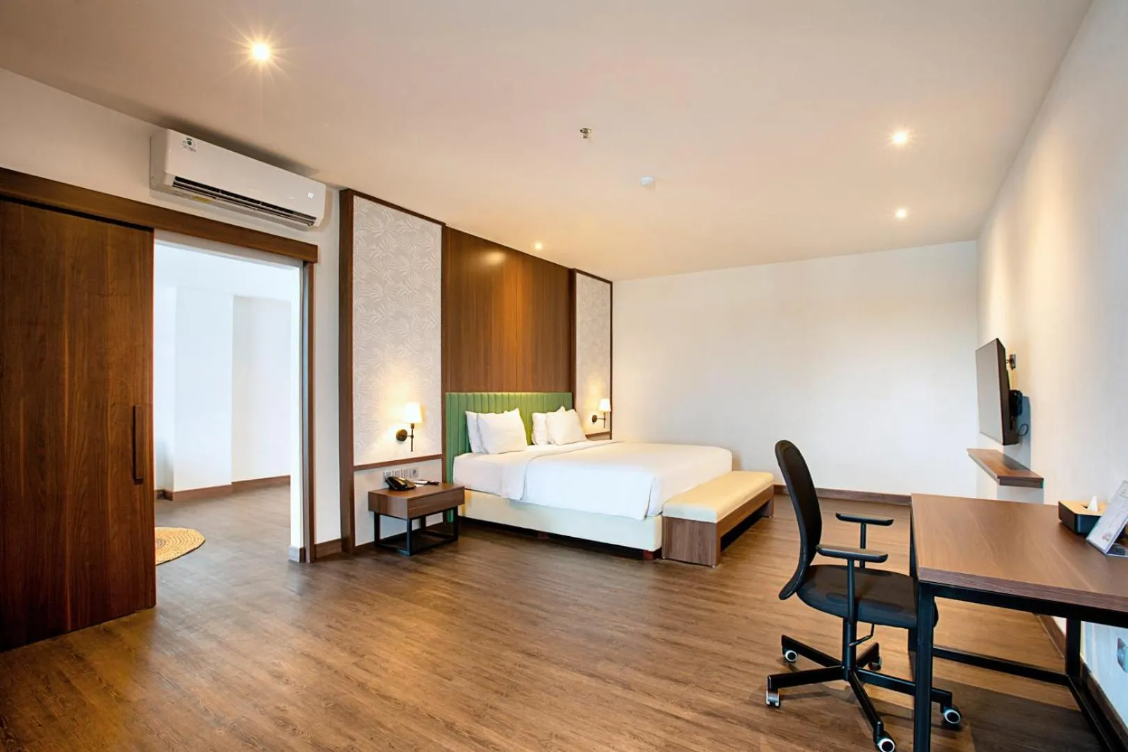 Bathroom, Bed in Wiltop Hotel Jambi